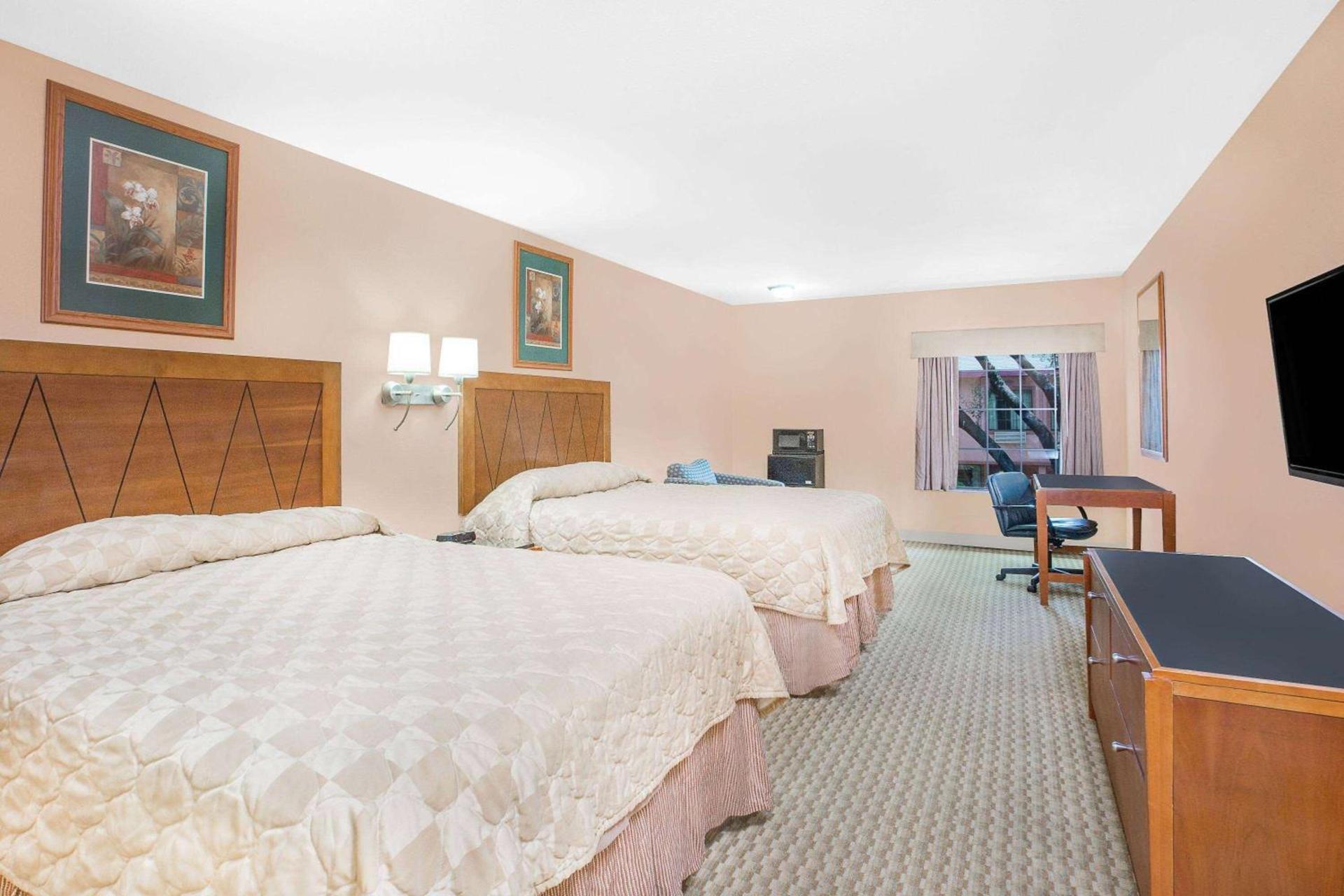 Super 8 by Wyndham San Angelo photo 12