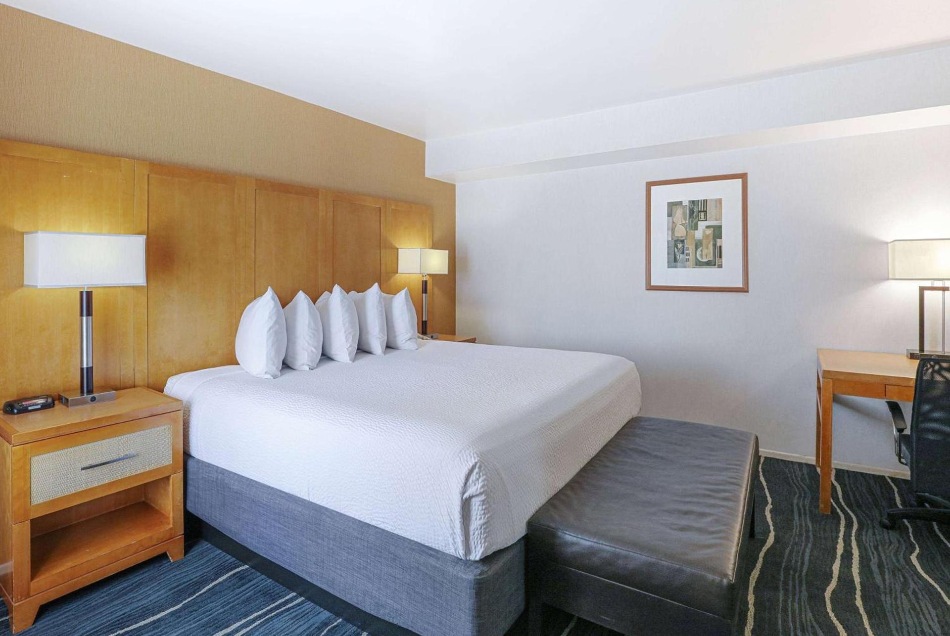 Ramada by Wyndham Costa Mesa/Newport Beach photo 12
