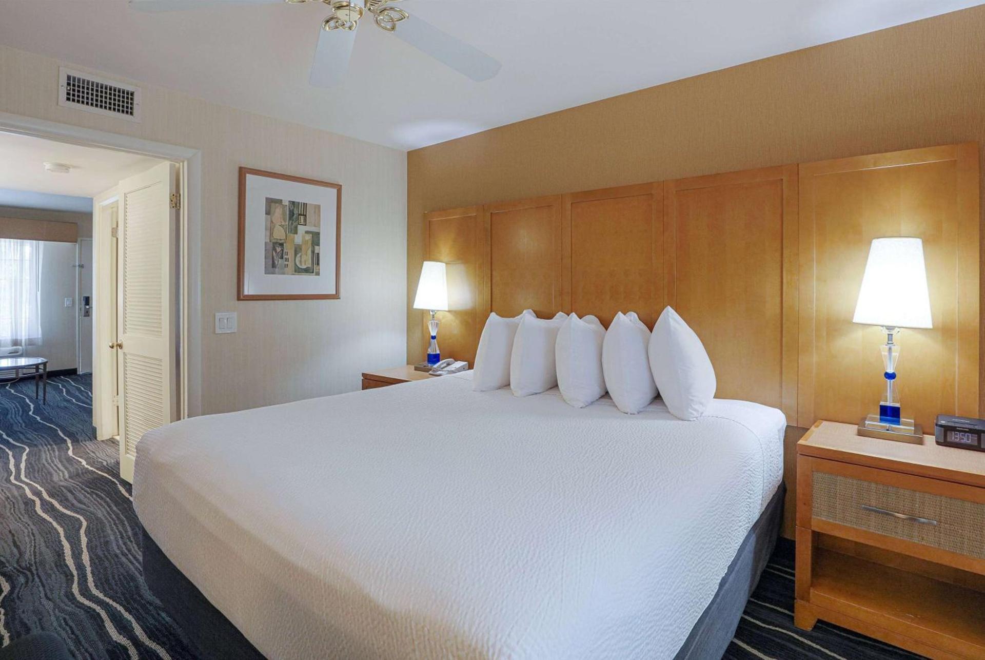 Ramada by Wyndham Costa Mesa/Newport Beach photo 17