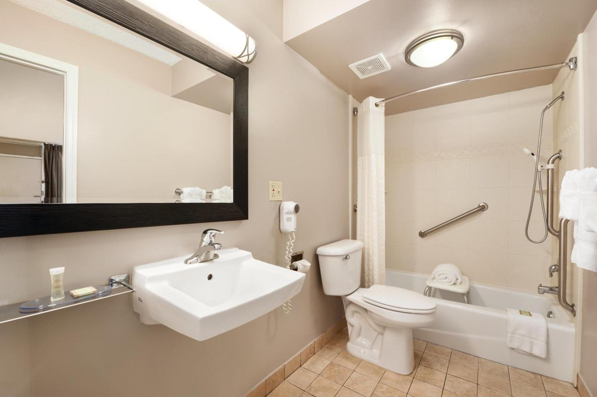 Super 8 by Wyndham Ormond Beach photo 20