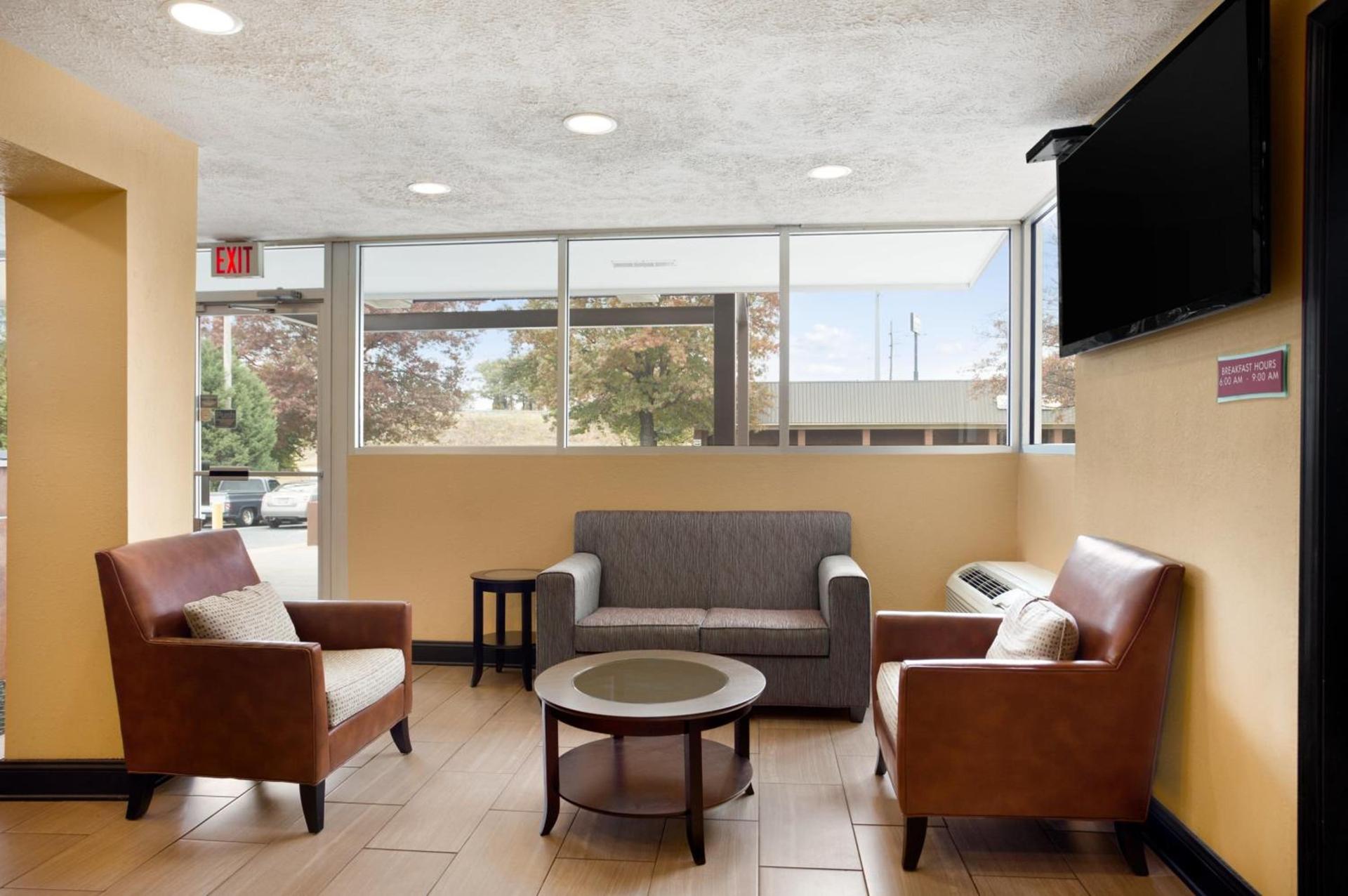 Super 8 by Wyndham Jackson photo 28