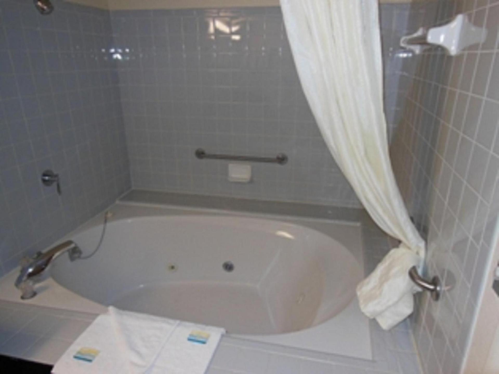 Motel 6 Abbeville, AL photo 20