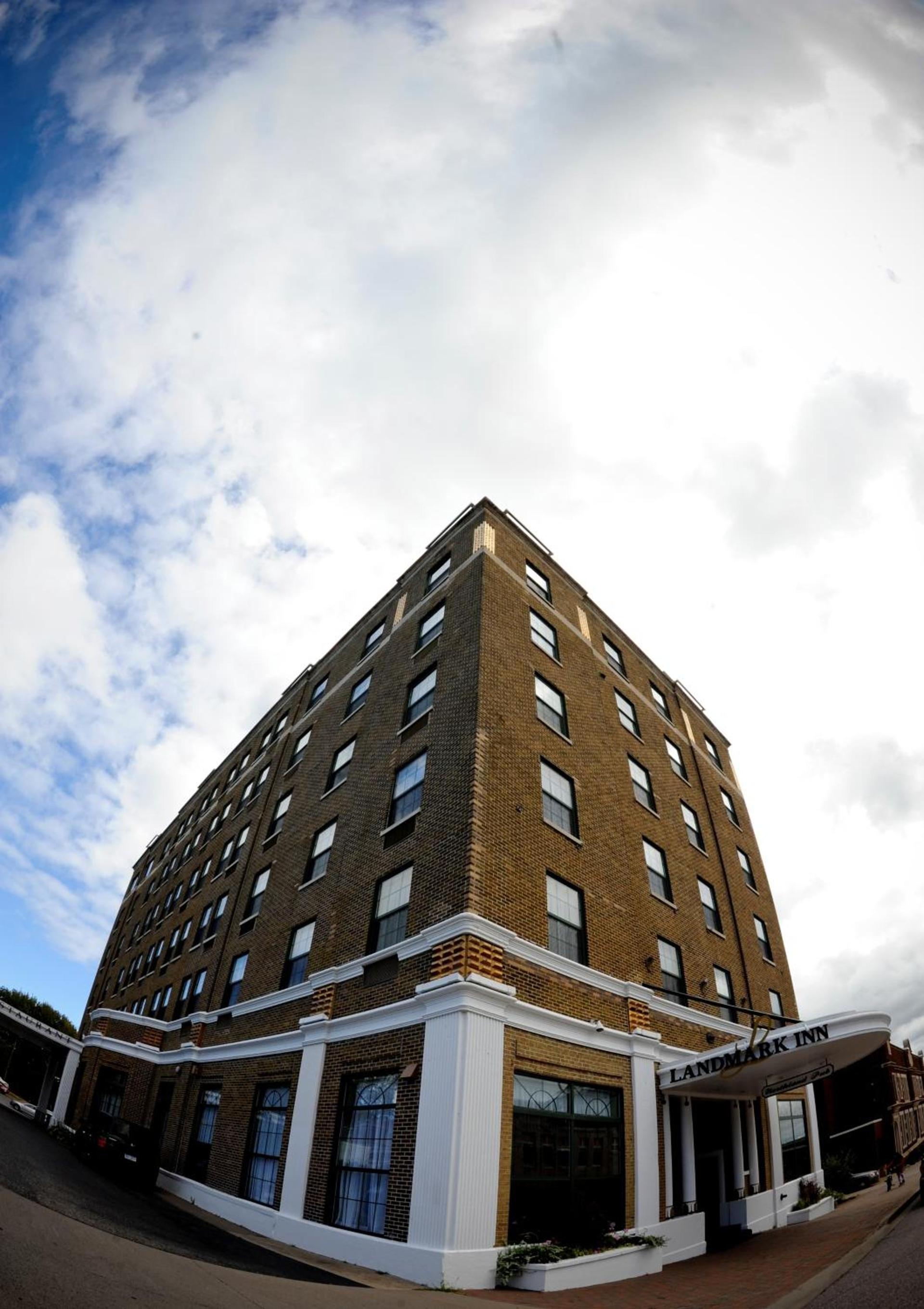 Landmark Inn photo 2