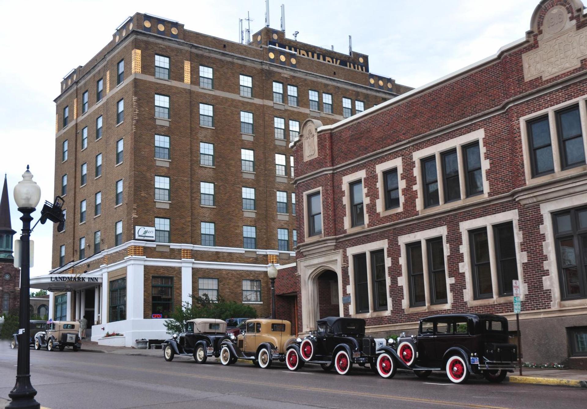 Landmark Inn photo 3