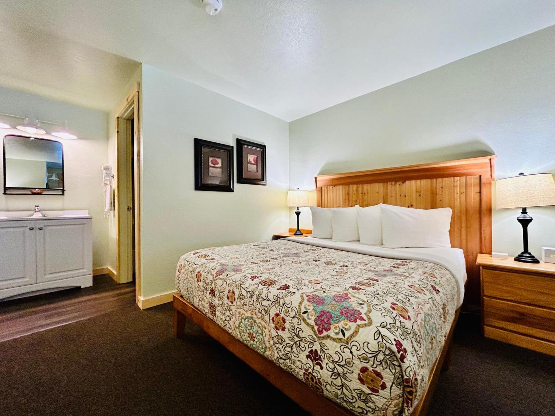 Mt Gardner Inn photo 24