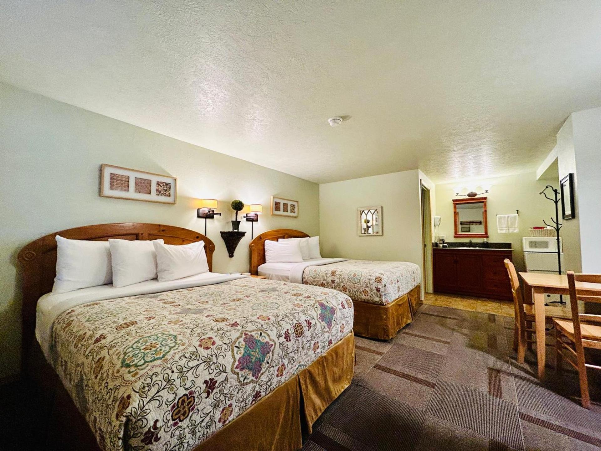 Mt Gardner Inn photo 25