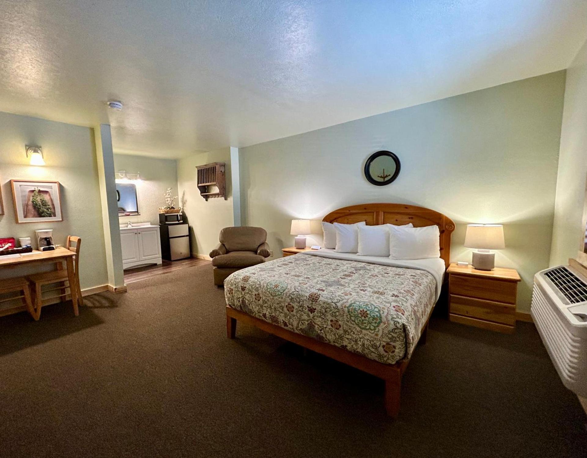 Mt Gardner Inn photo 5