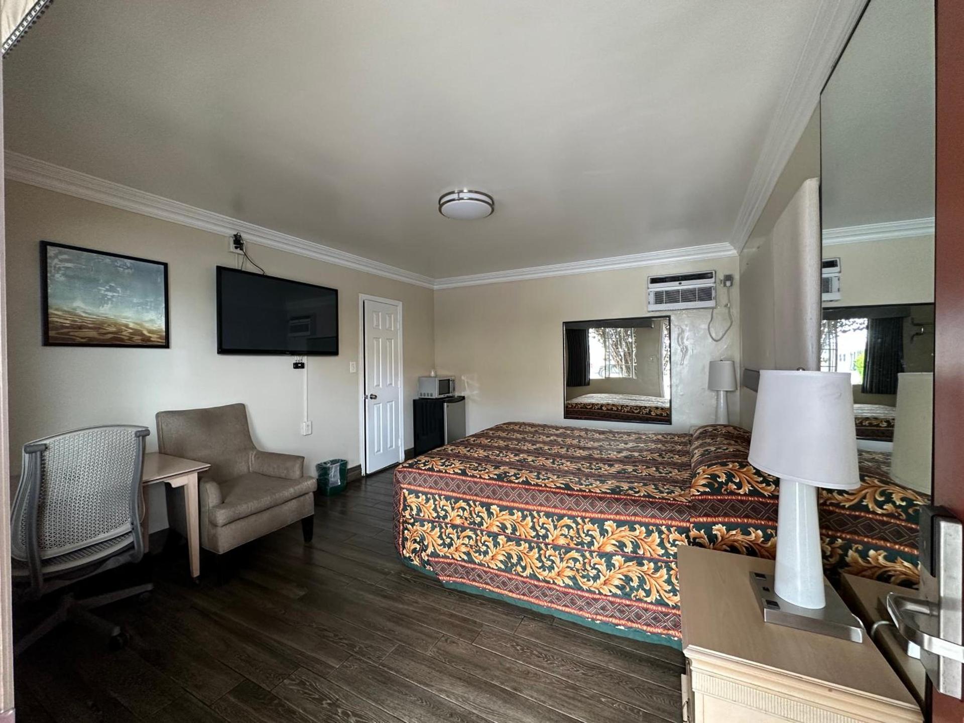 Flamingo Motel Oxnard photo 8