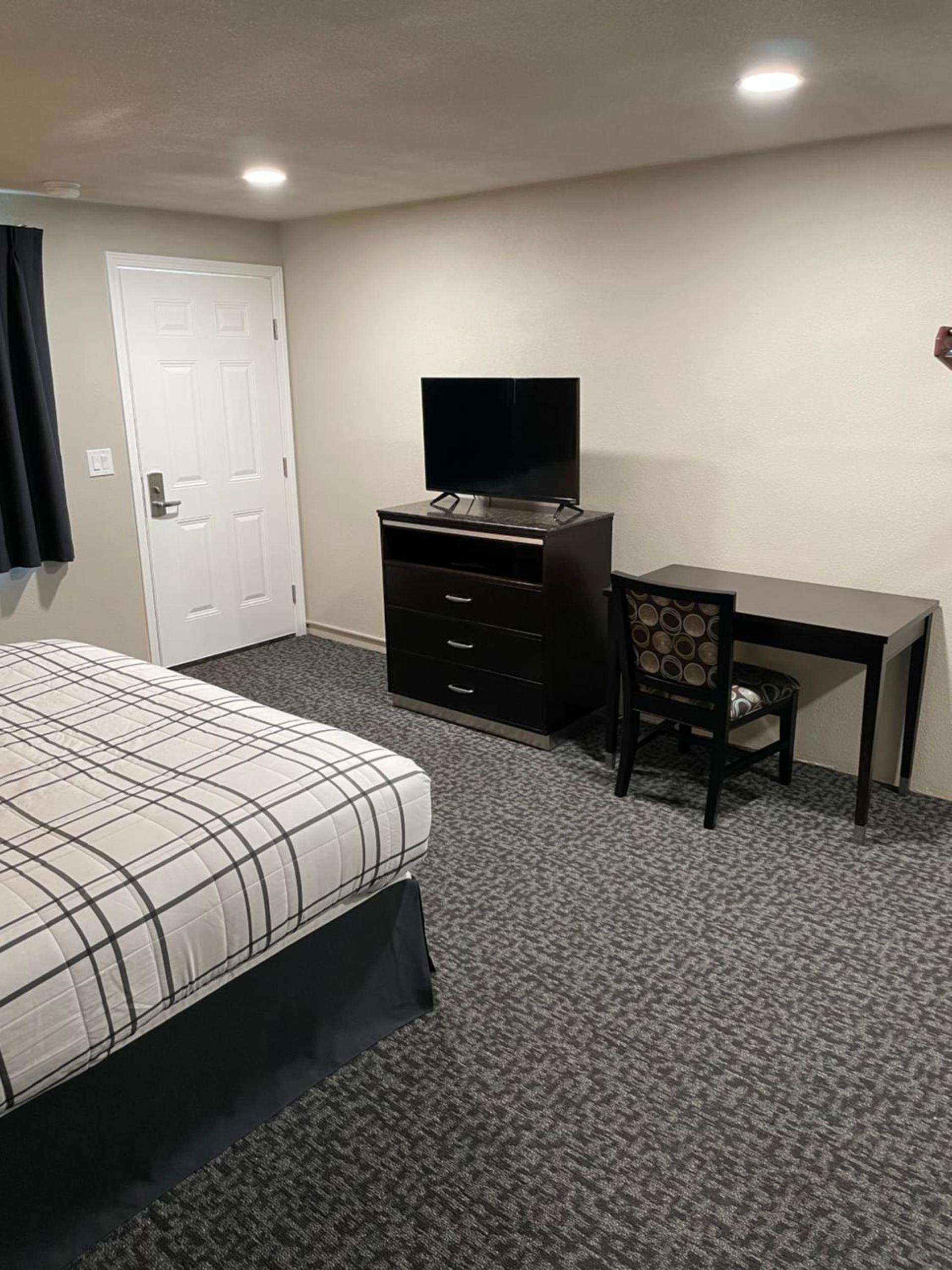 Royal Inn Eugene- Airport photo 3