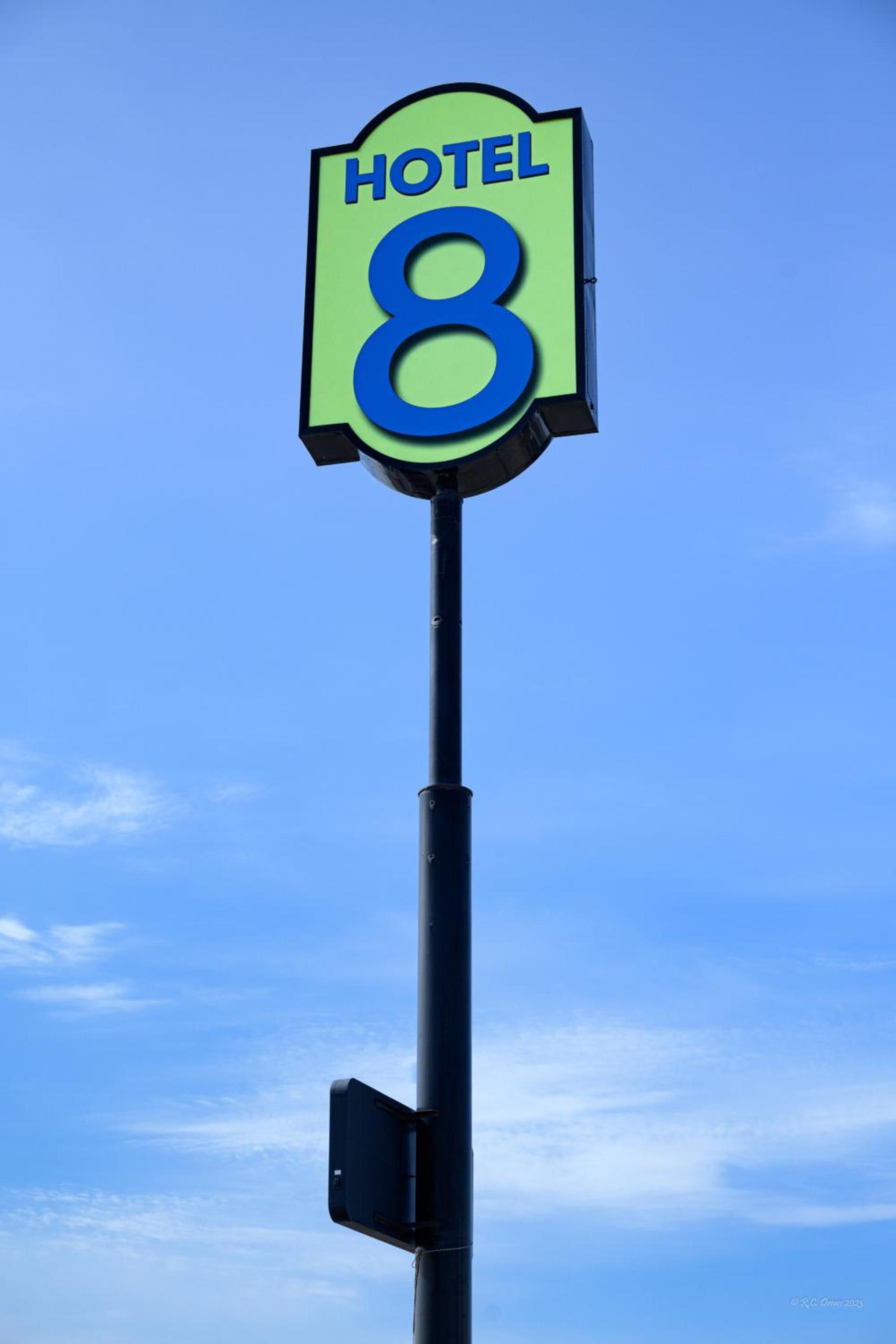 Hotel 8 photo 13