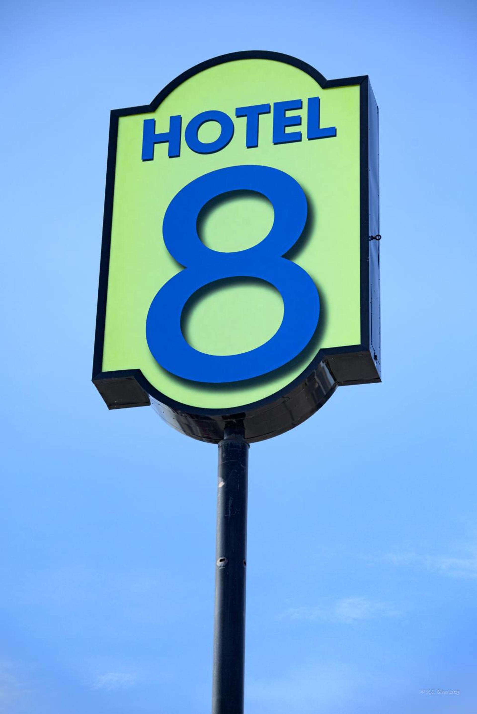 Hotel 8 photo 15