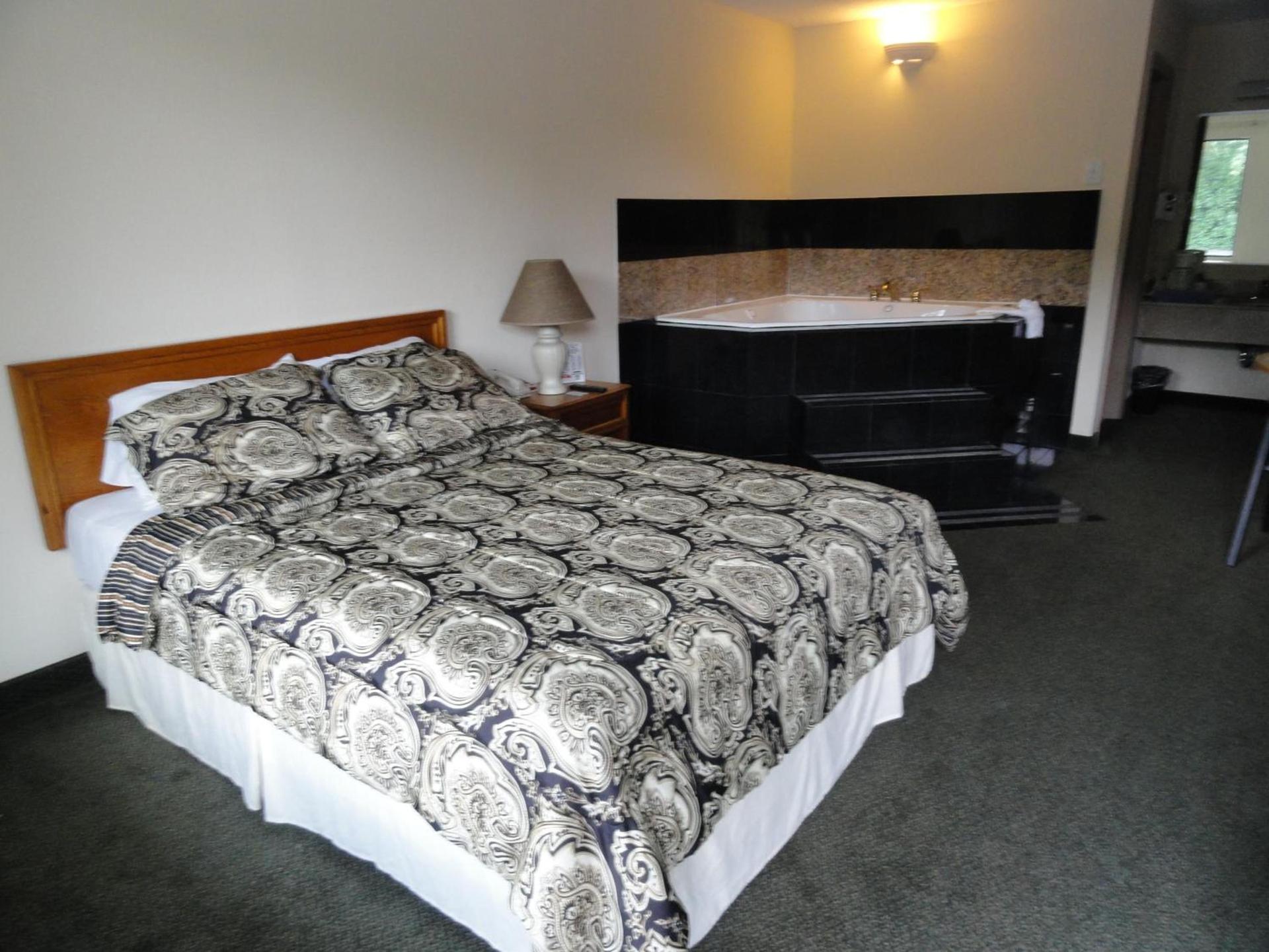 Travelers Inn & Suites photo 6