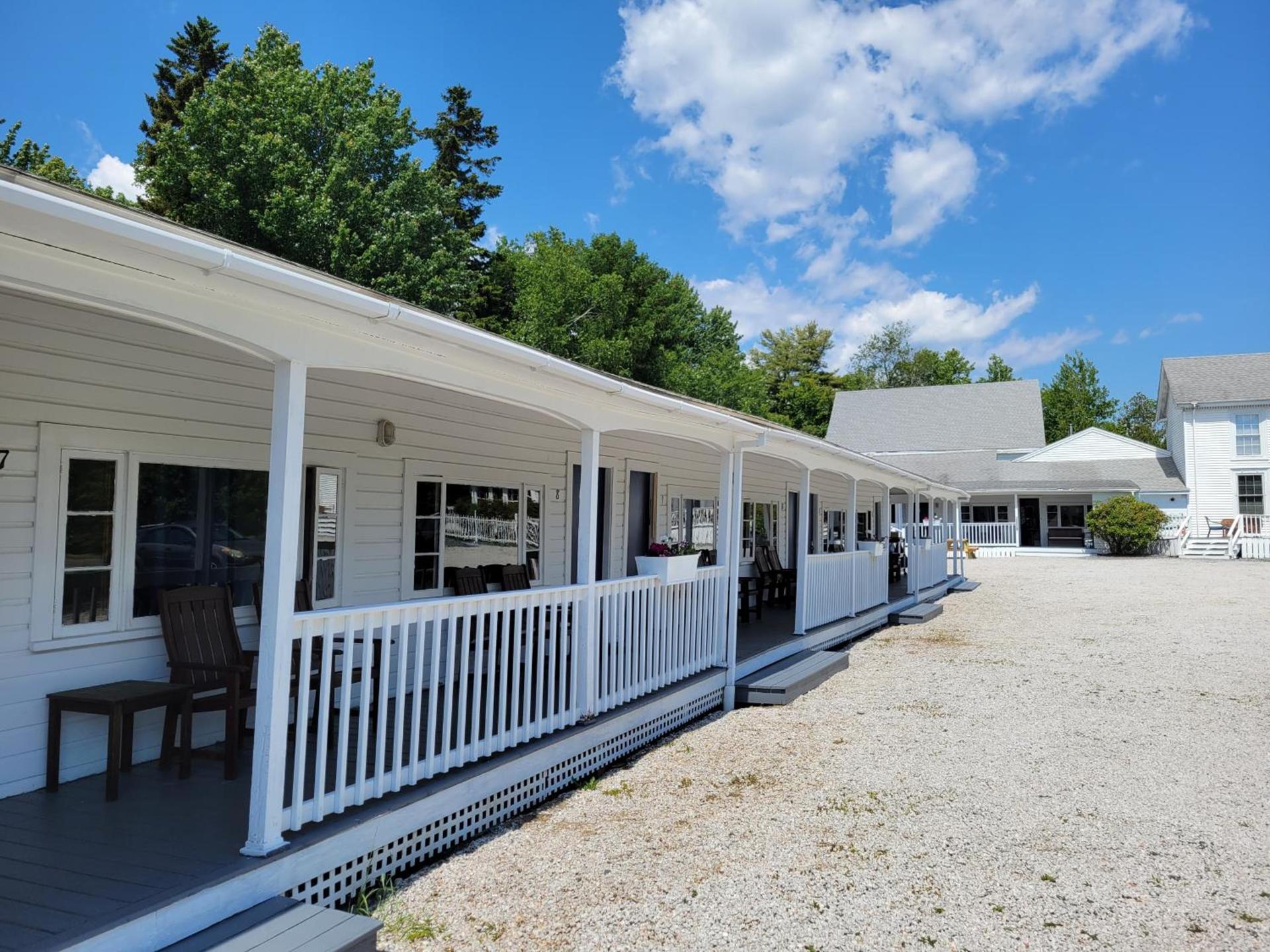 Yardarm Motel photo 1