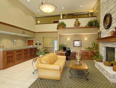 Super 8 by Wyndham Topeka at Forbes Landing photo 41