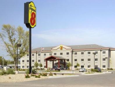 Super 8 by Wyndham Topeka at Forbes Landing photo 40