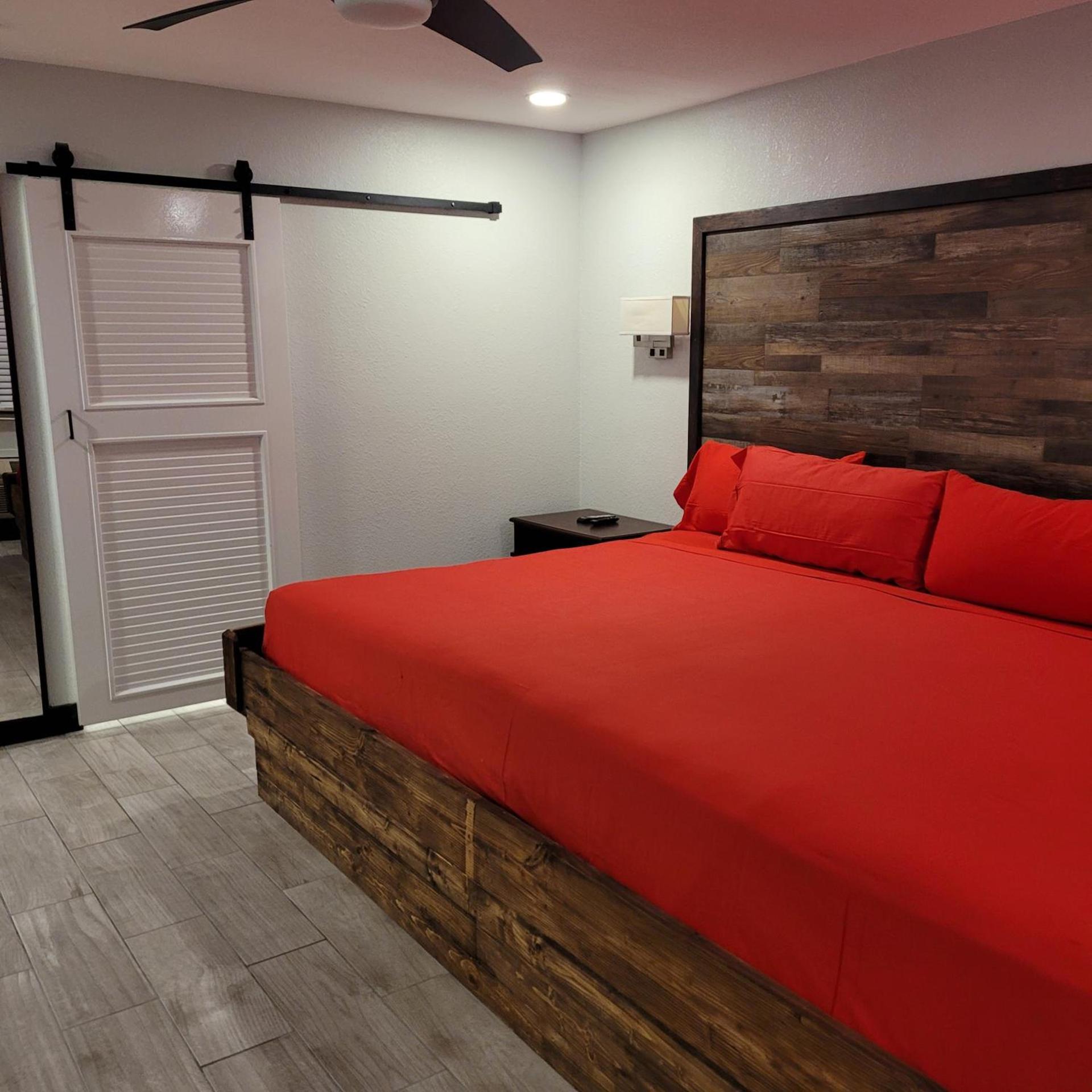 Pinetop Studio Suites photo 9