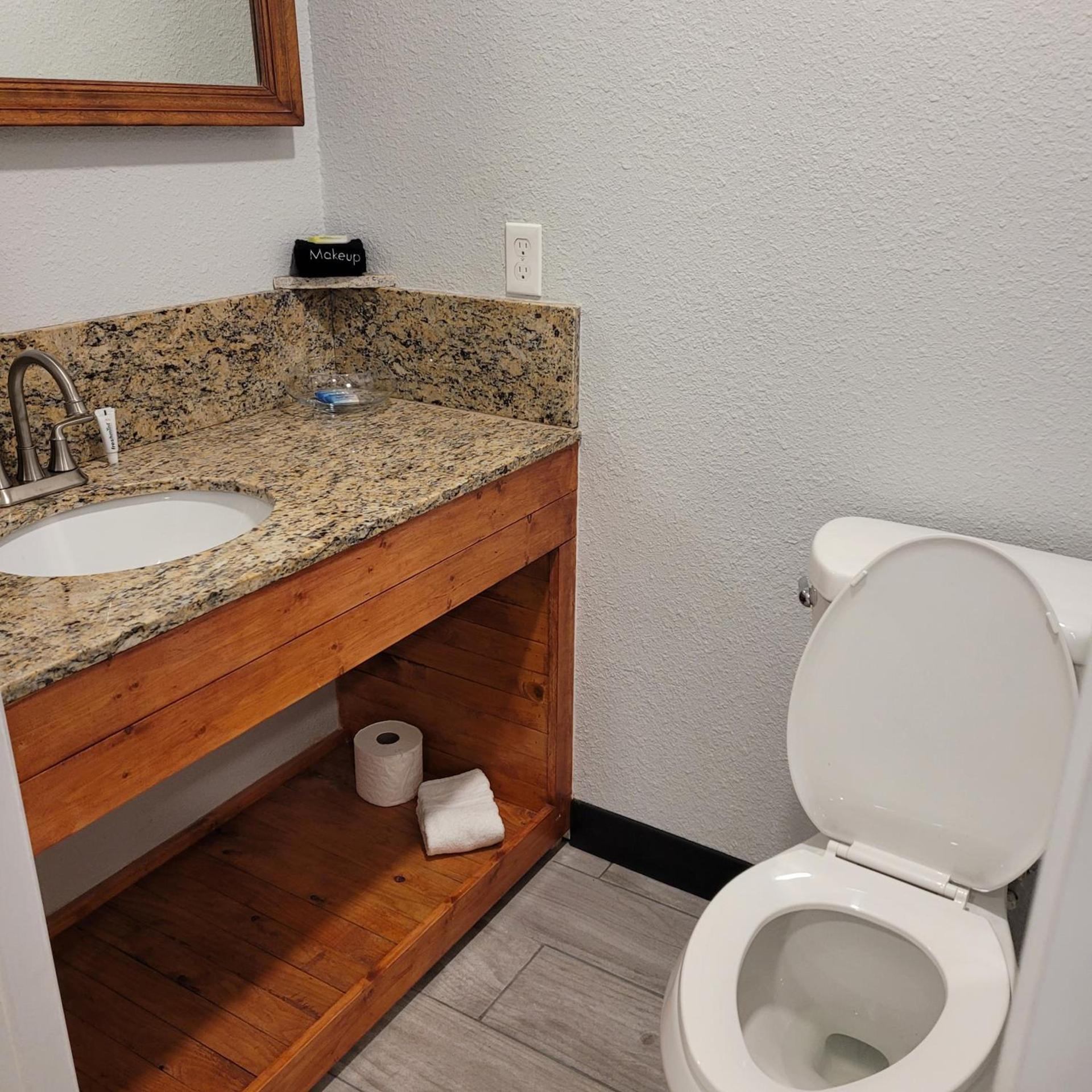 Pinetop Studio Suites photo 10