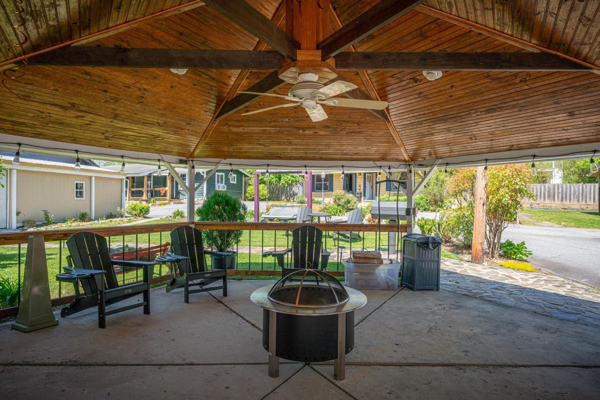CedarWood Inn photo 27