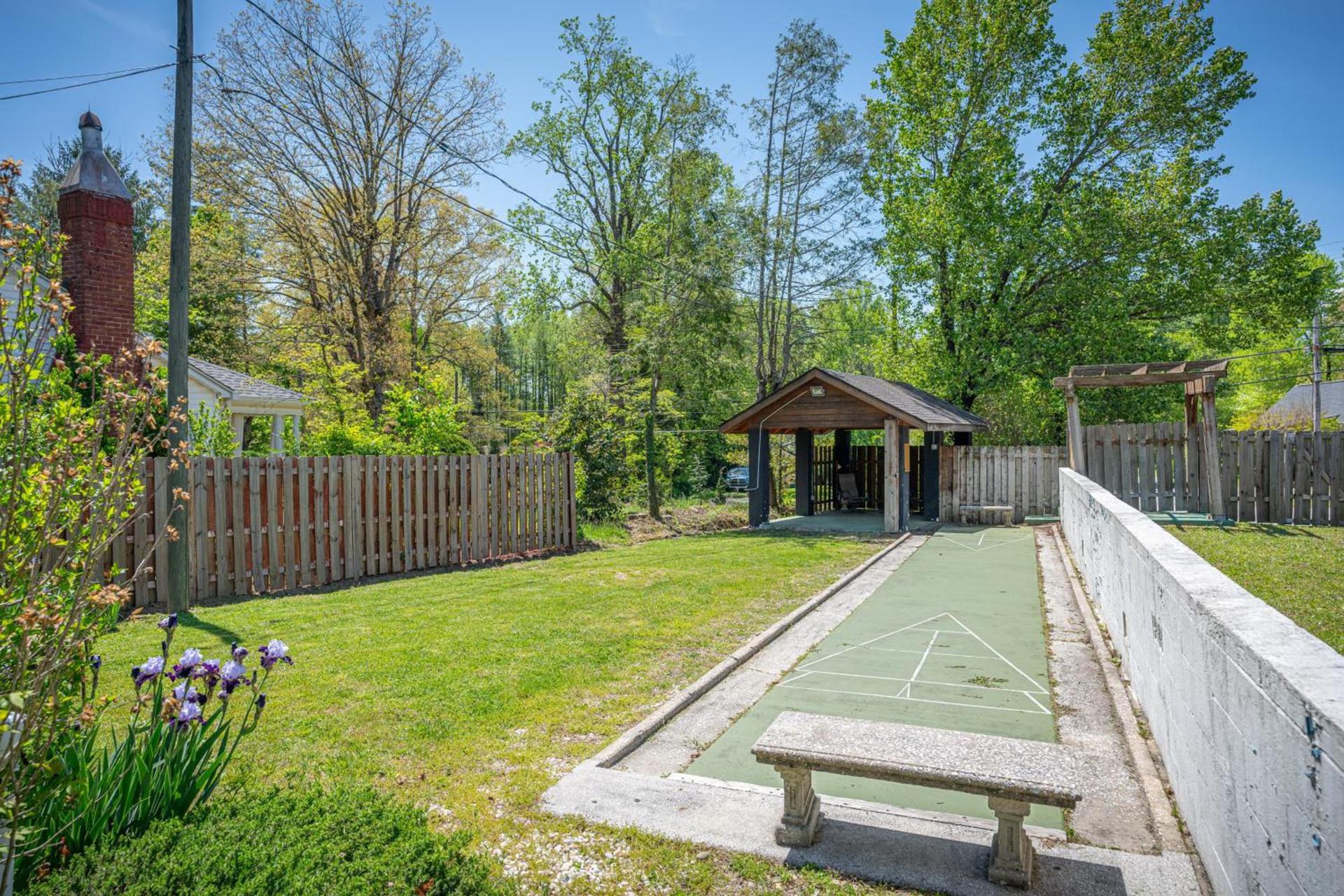 CedarWood Inn photo 29