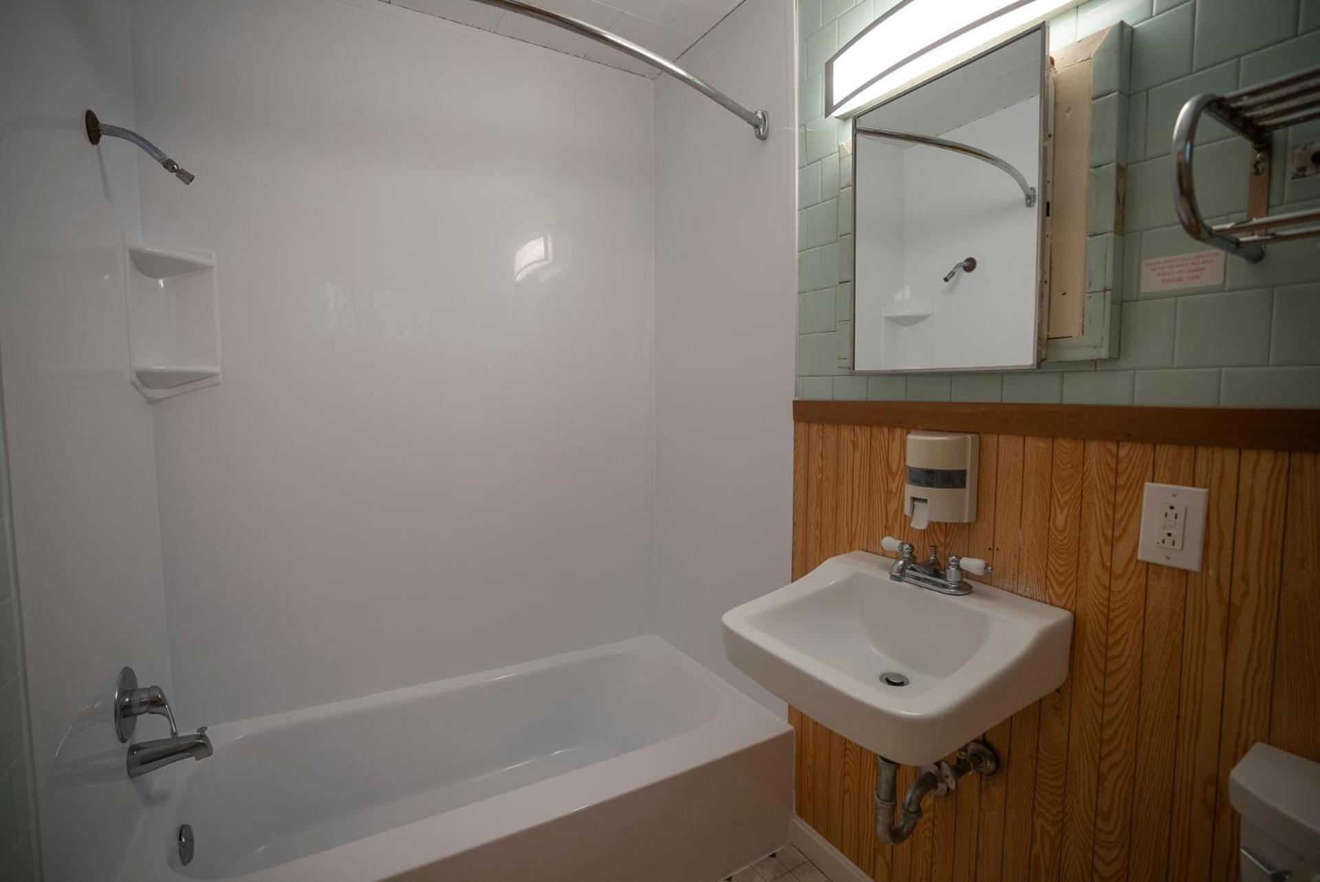 Bingham Motor Inn photo 80