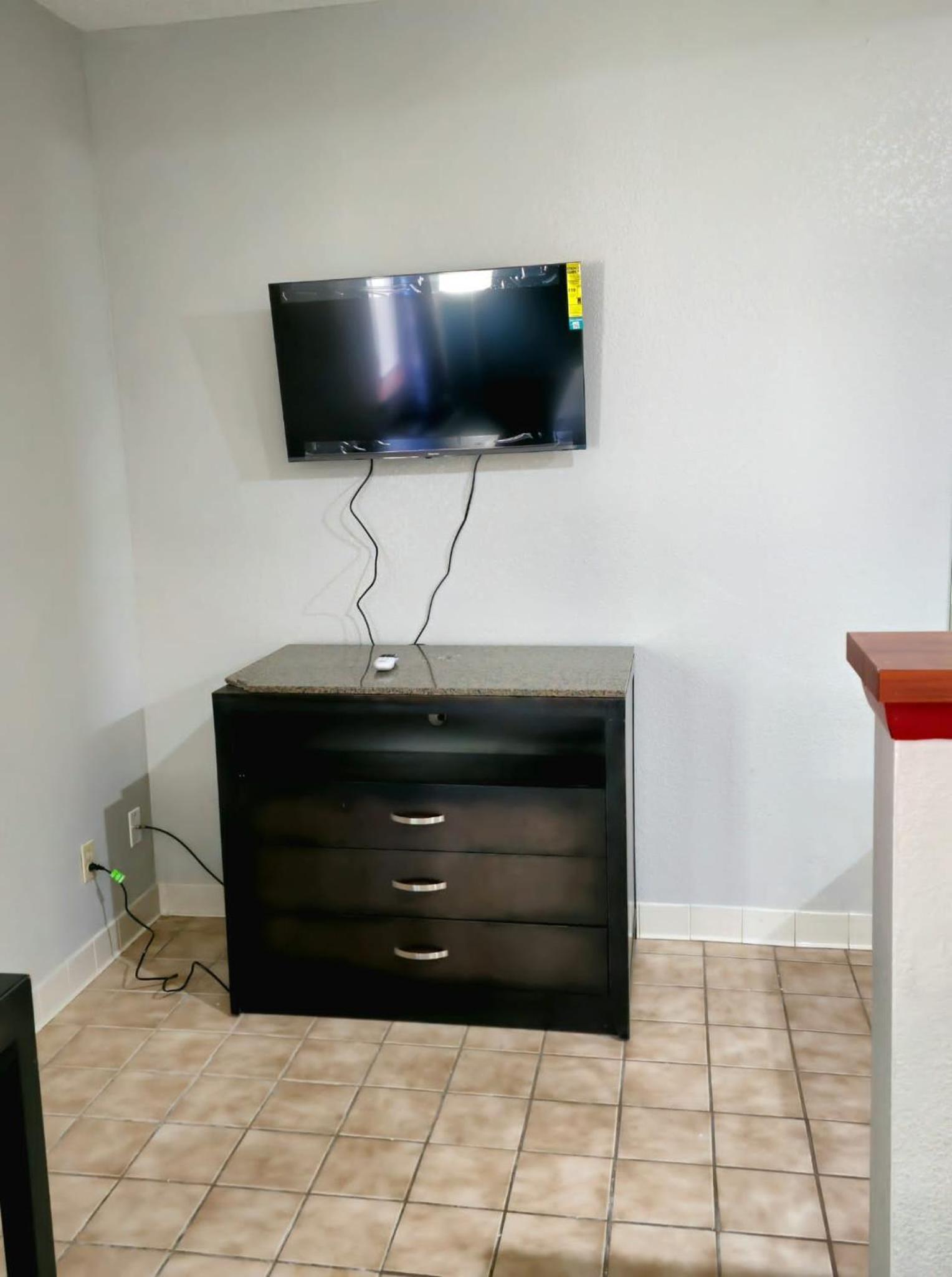 Budget Inn, Hwy 41 photo 9