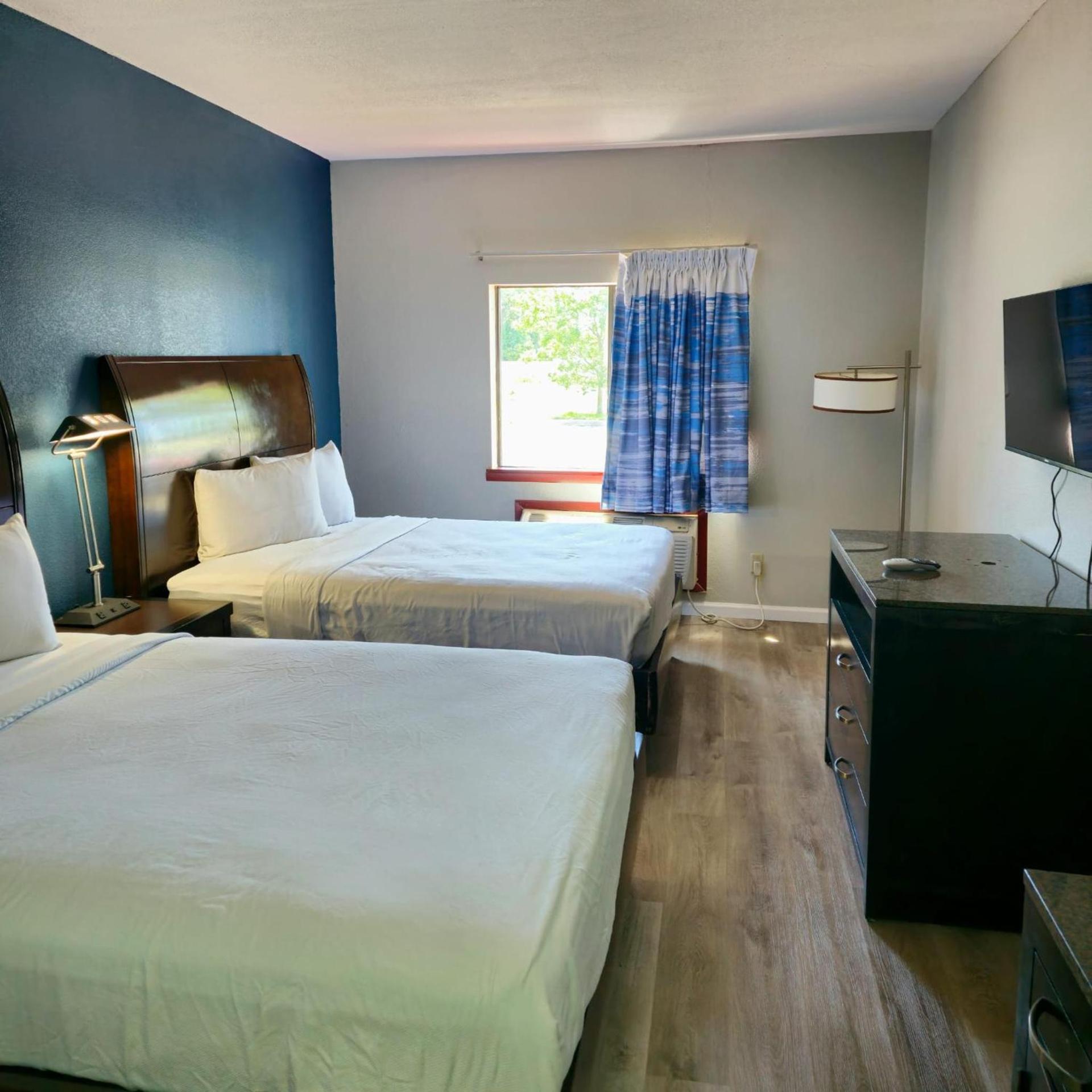 Budget Inn, Hwy 41 photo 15