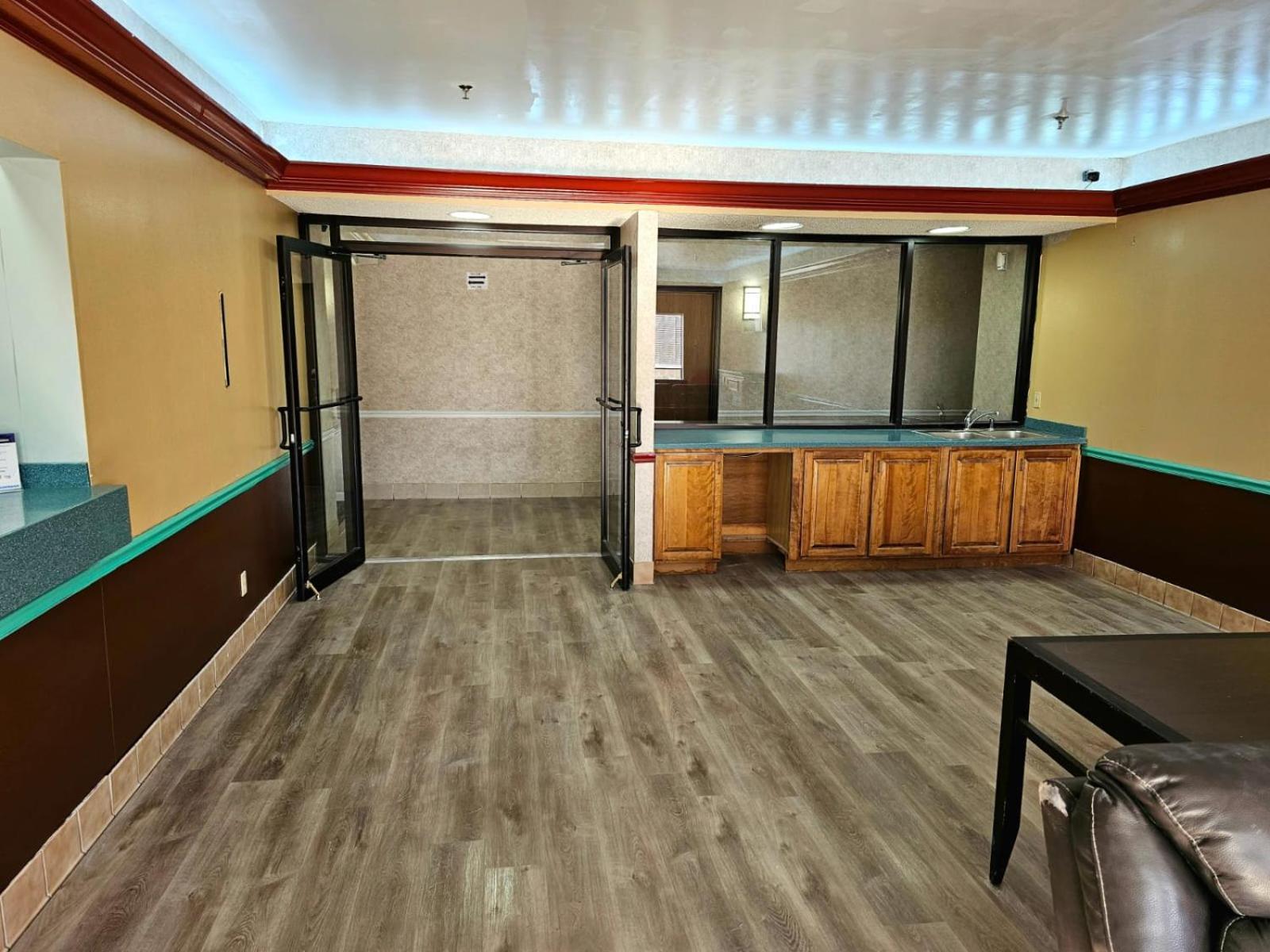 Budget Inn, Hwy 41 photo 7
