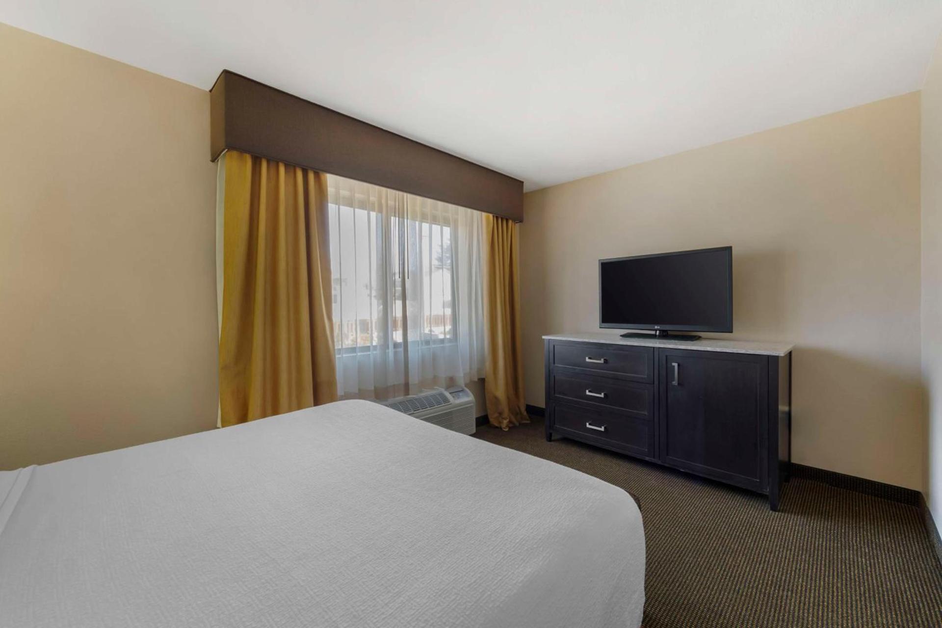 Best Western Plus Country Inn & Suites photo 9