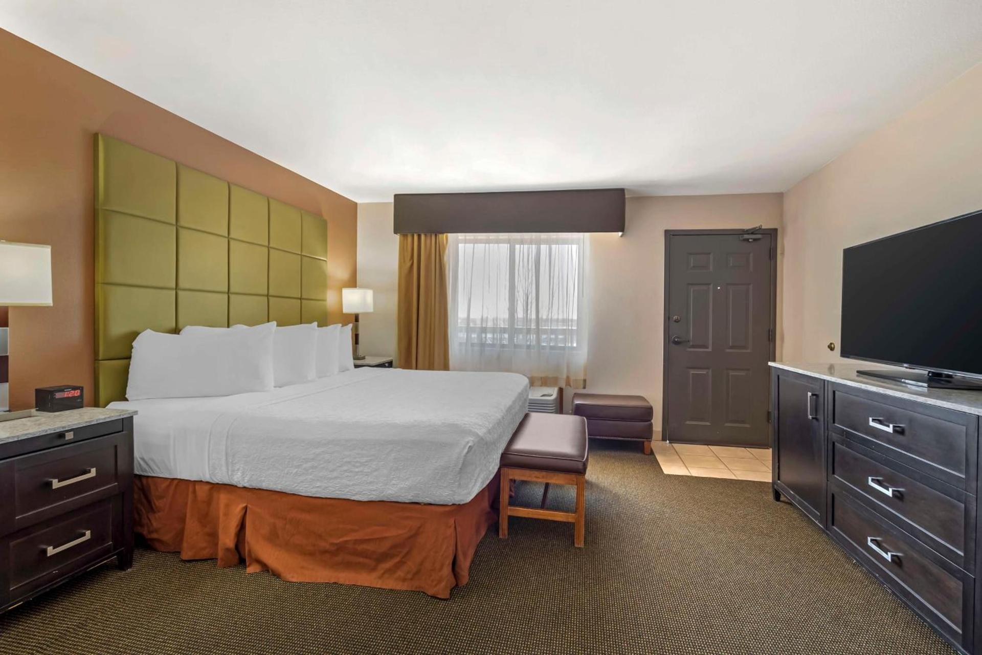 Best Western Plus Country Inn & Suites photo 14