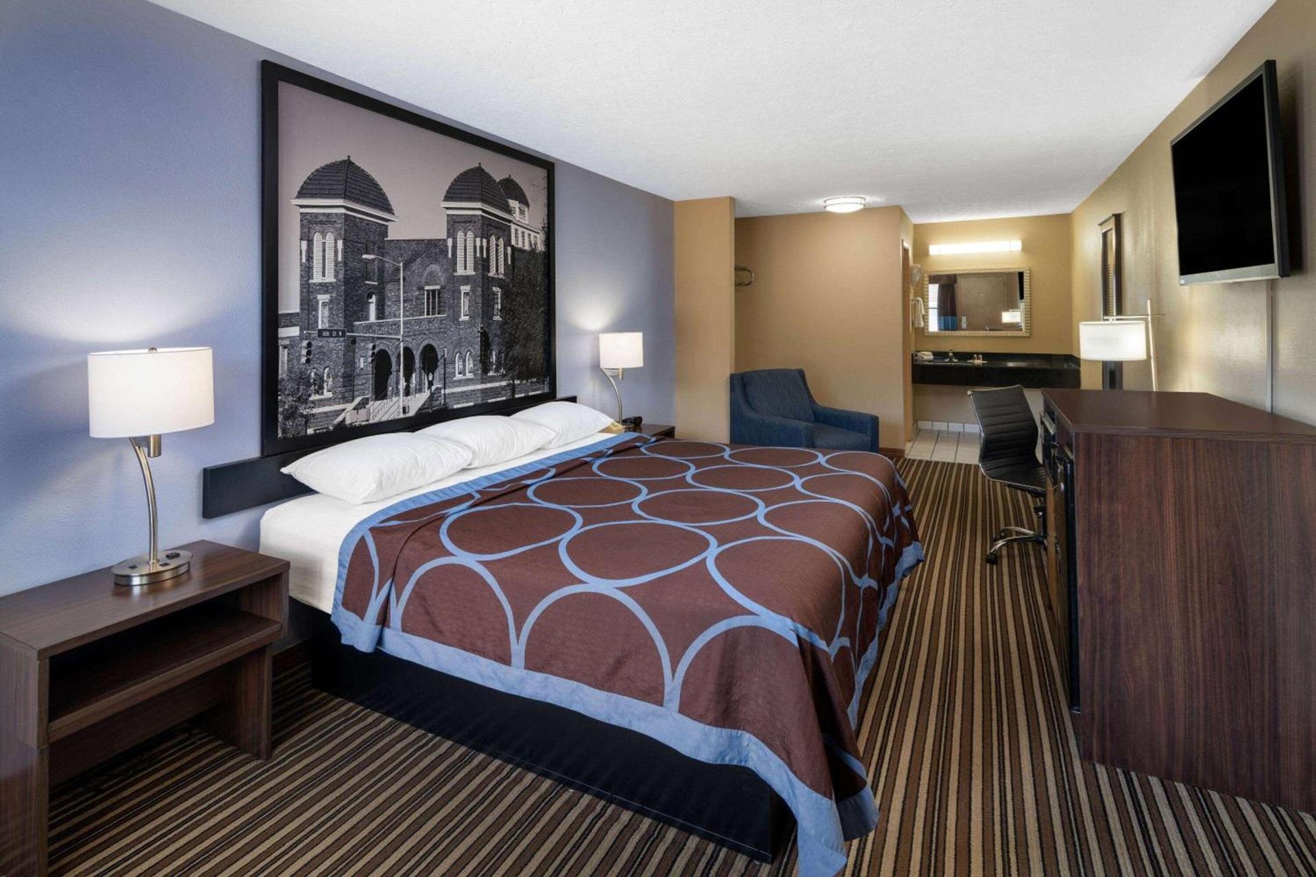 Super 8 by Wyndham Gadsden AL photo 12