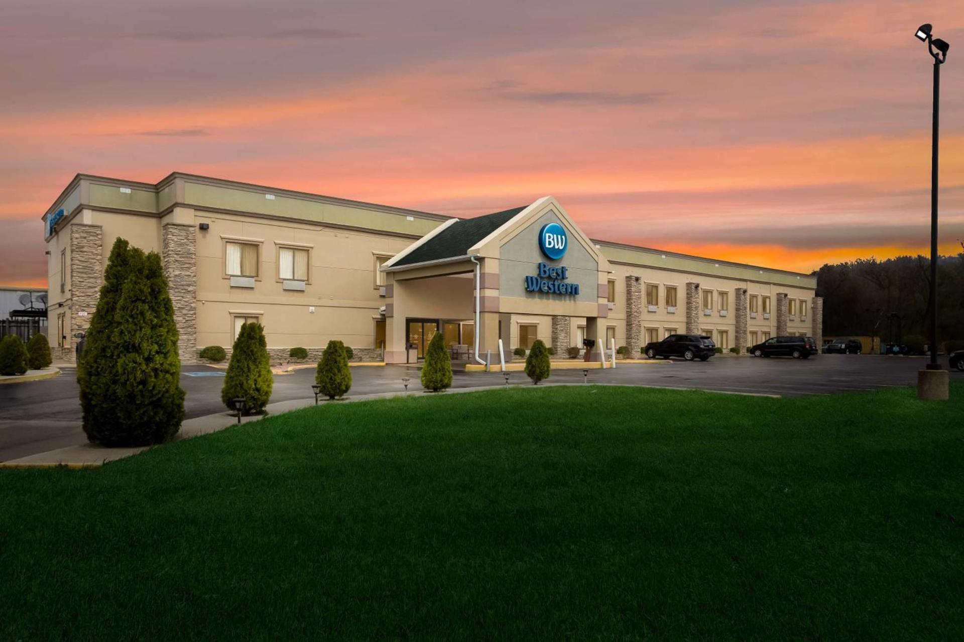 Best Western Crossroads Inn — hotel in Schererville