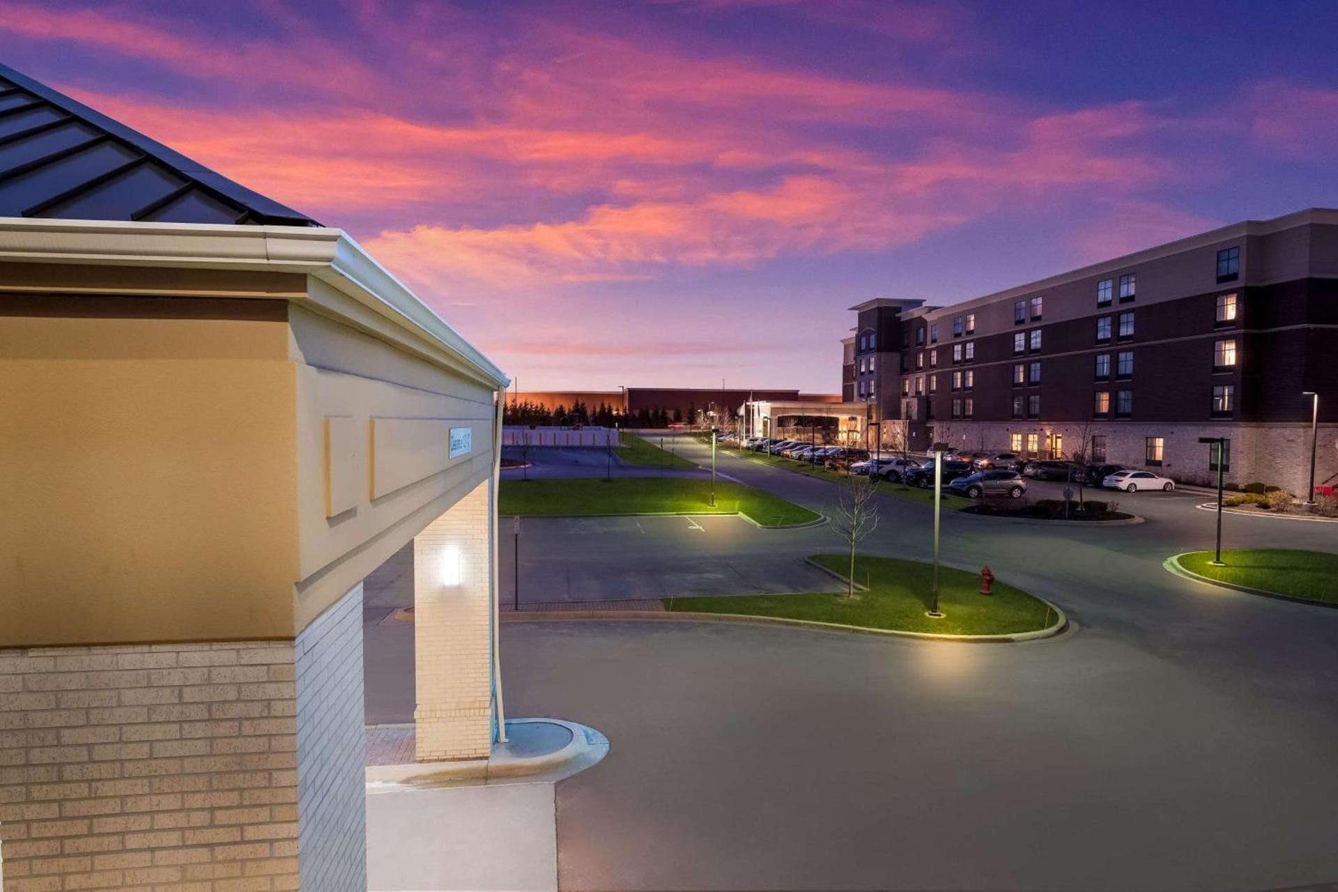 Sonesta Select Detroit Novi photo 2