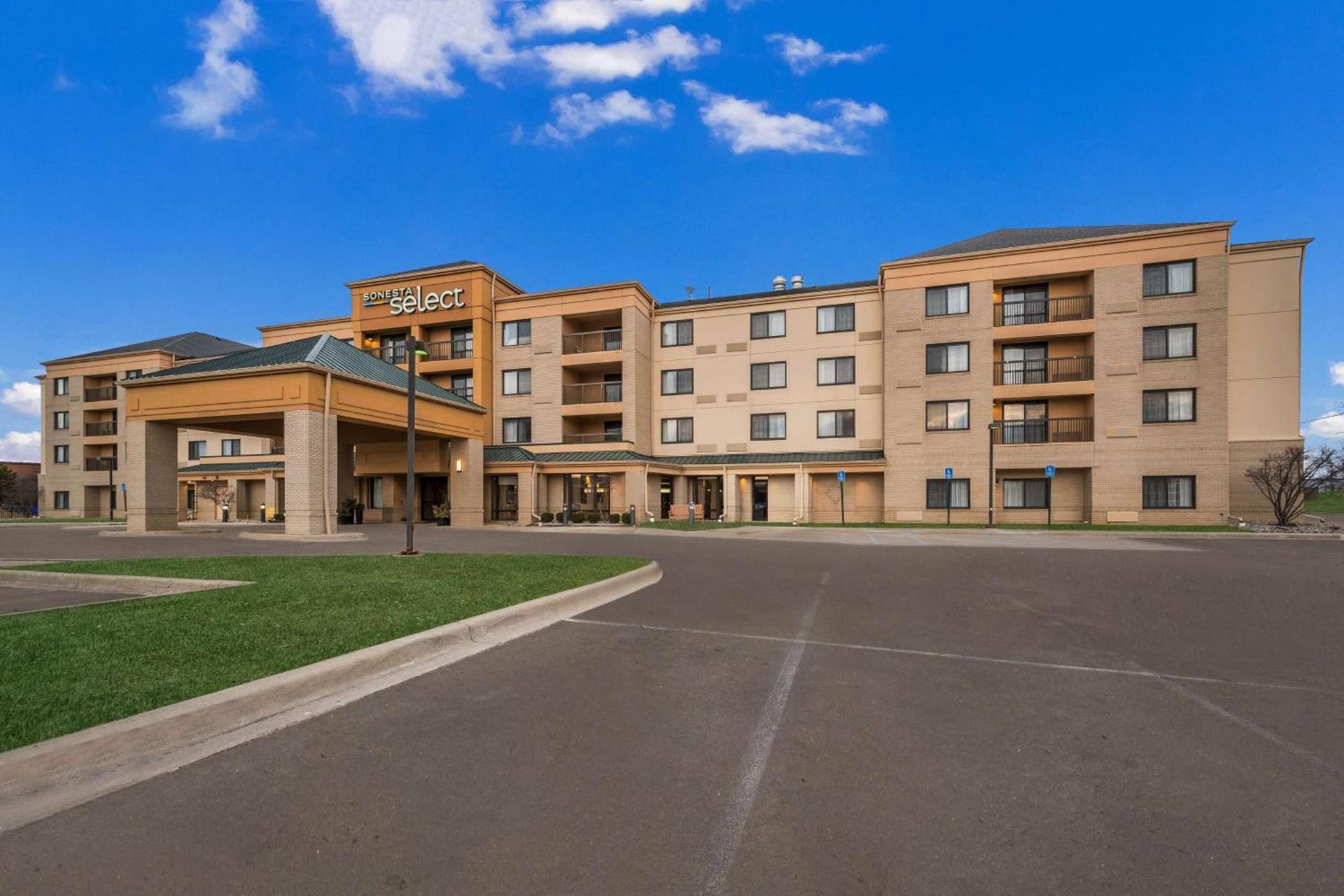 Sonesta Select Detroit Novi photo 3