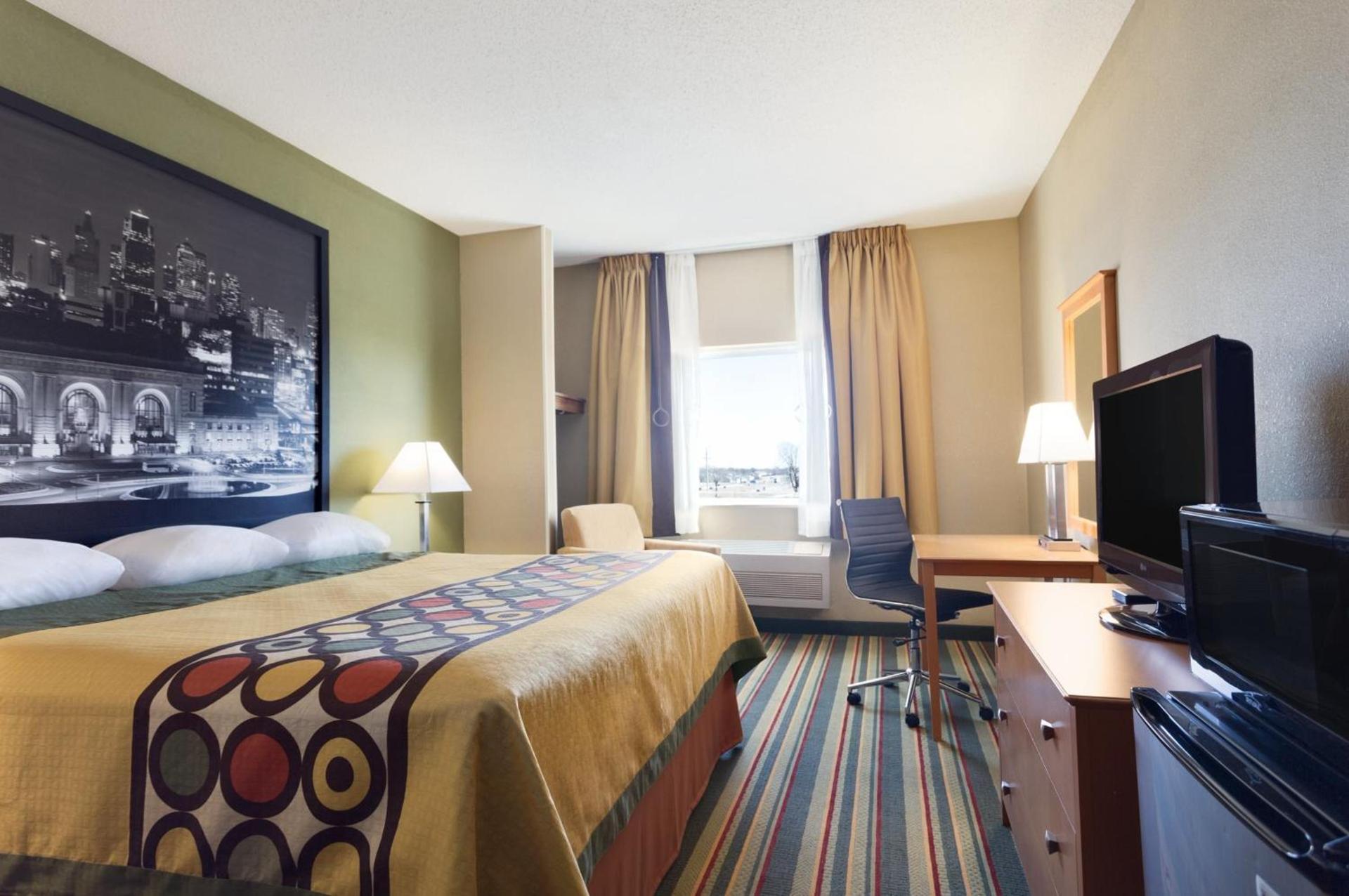Super 8 by Wyndham Lees Summit photo 26