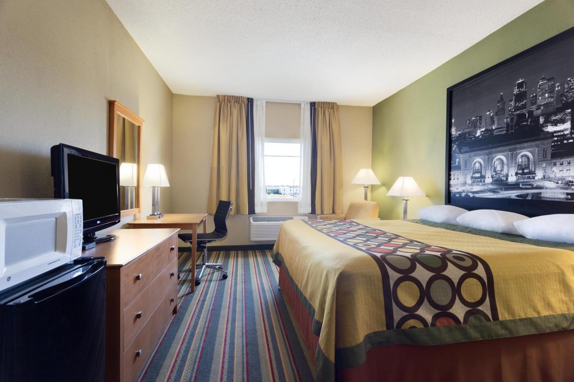 Super 8 by Wyndham Lees Summit photo 25