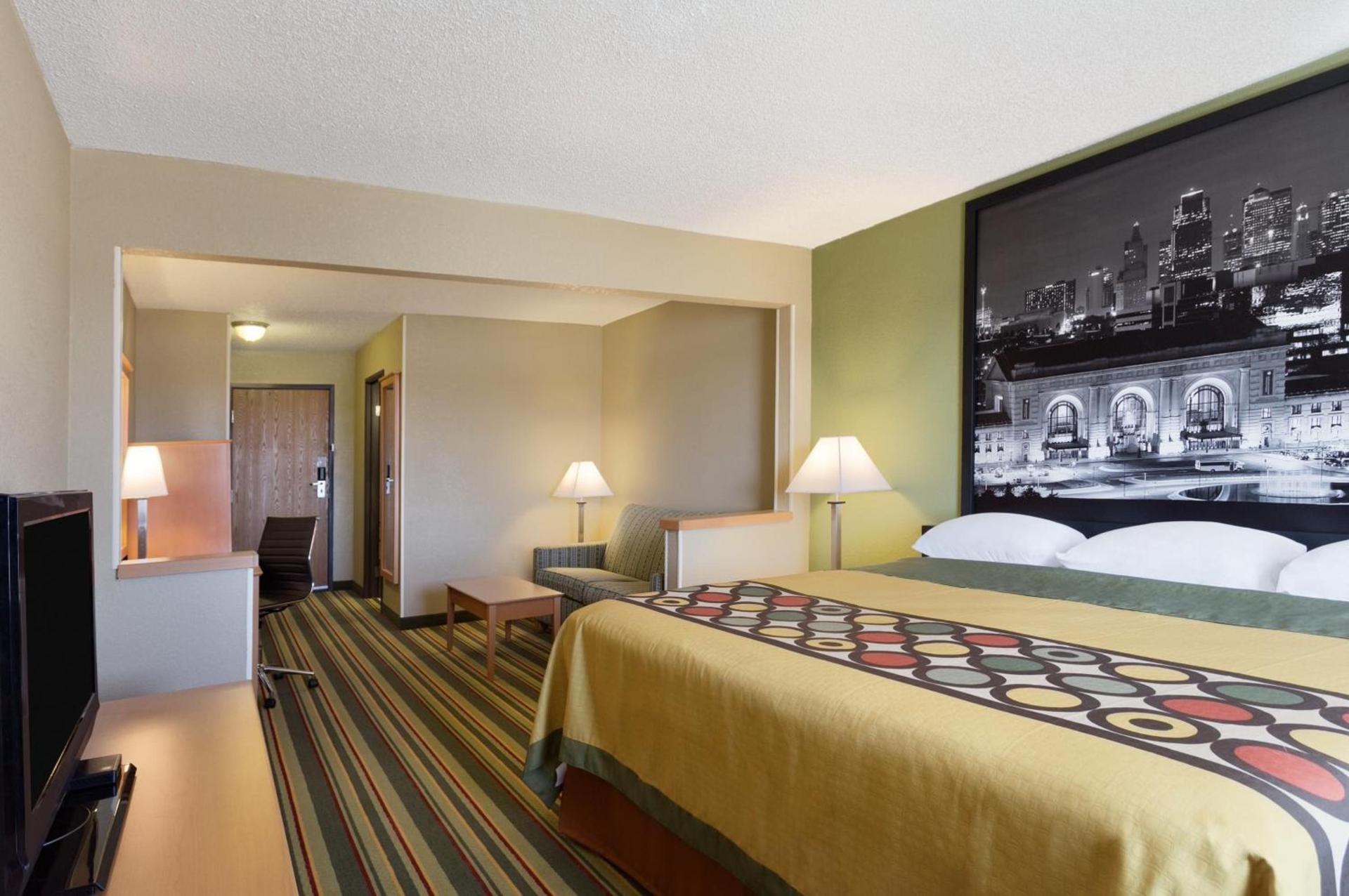 Super 8 by Wyndham Lees Summit photo 21