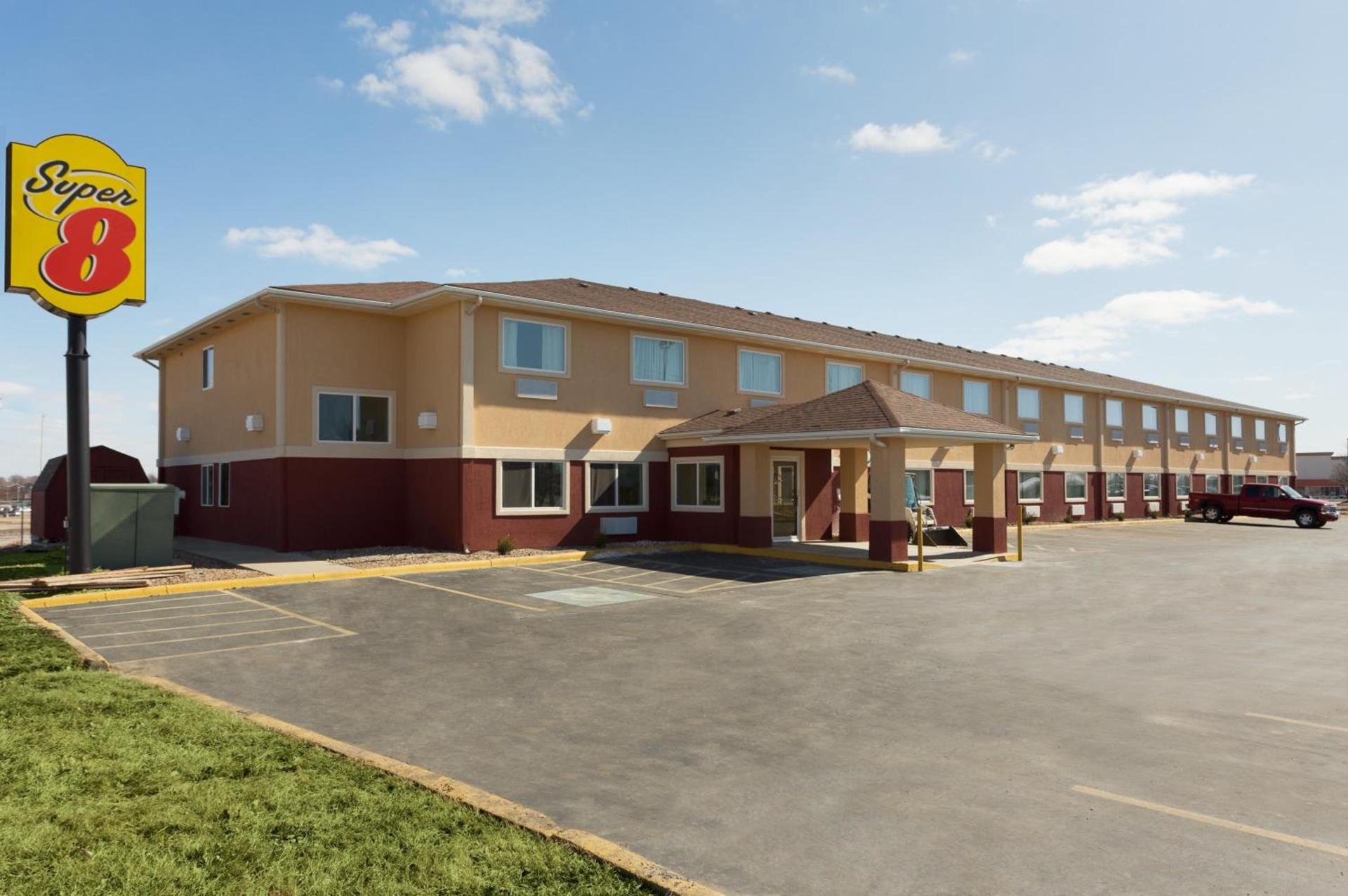 Super 8 by Wyndham Lees Summit photo 15