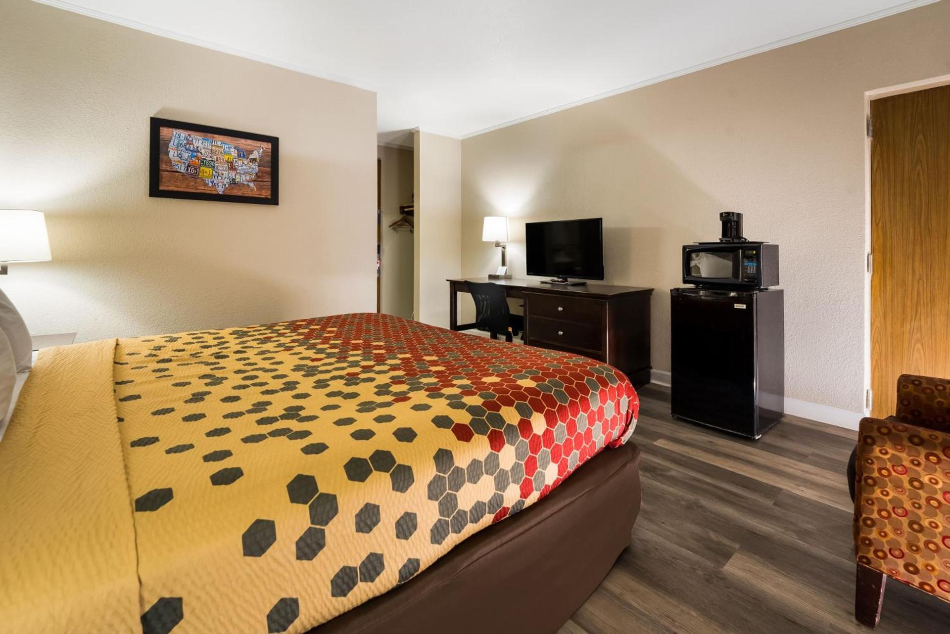 Perry Inn & Suites National Fairground I 75 photo 42