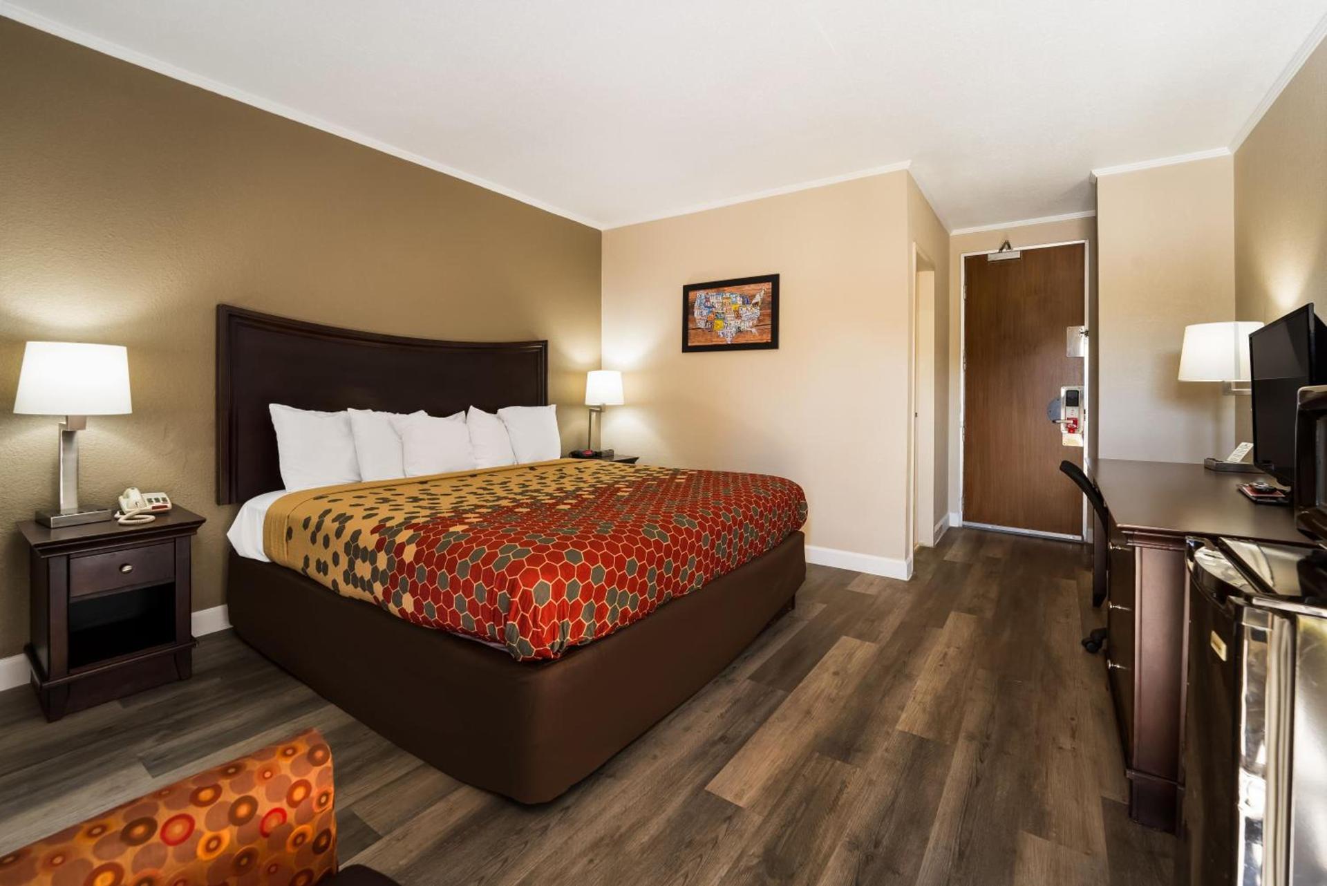 Perry Inn & Suites National Fairground I 75 photo 39