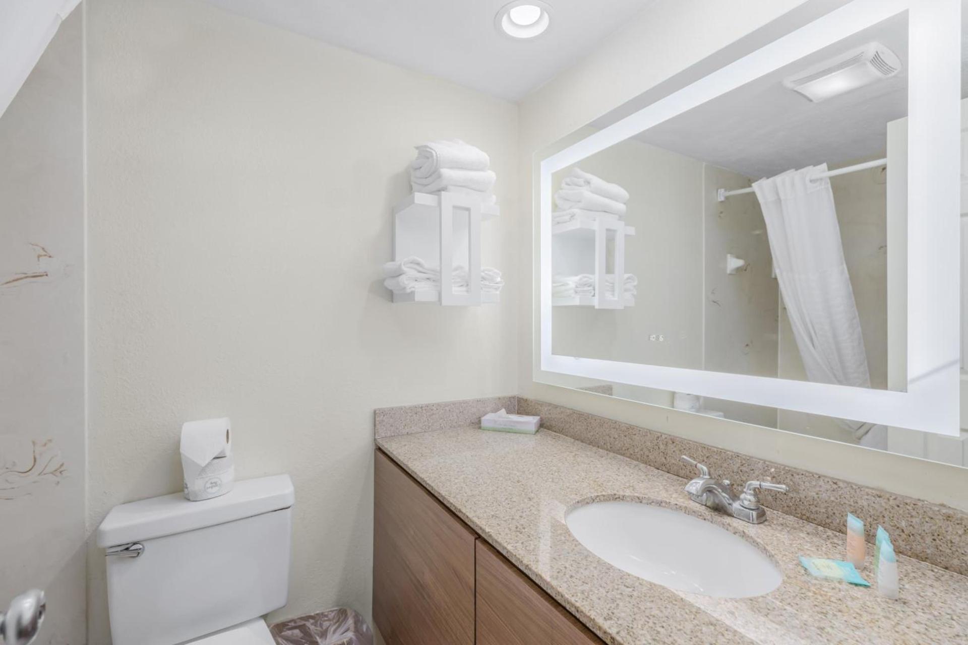Crossroads Inn & Suites photo 88