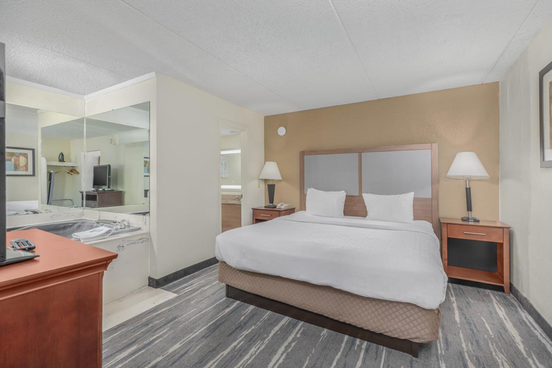Crossroads Inn & Suites photo 87