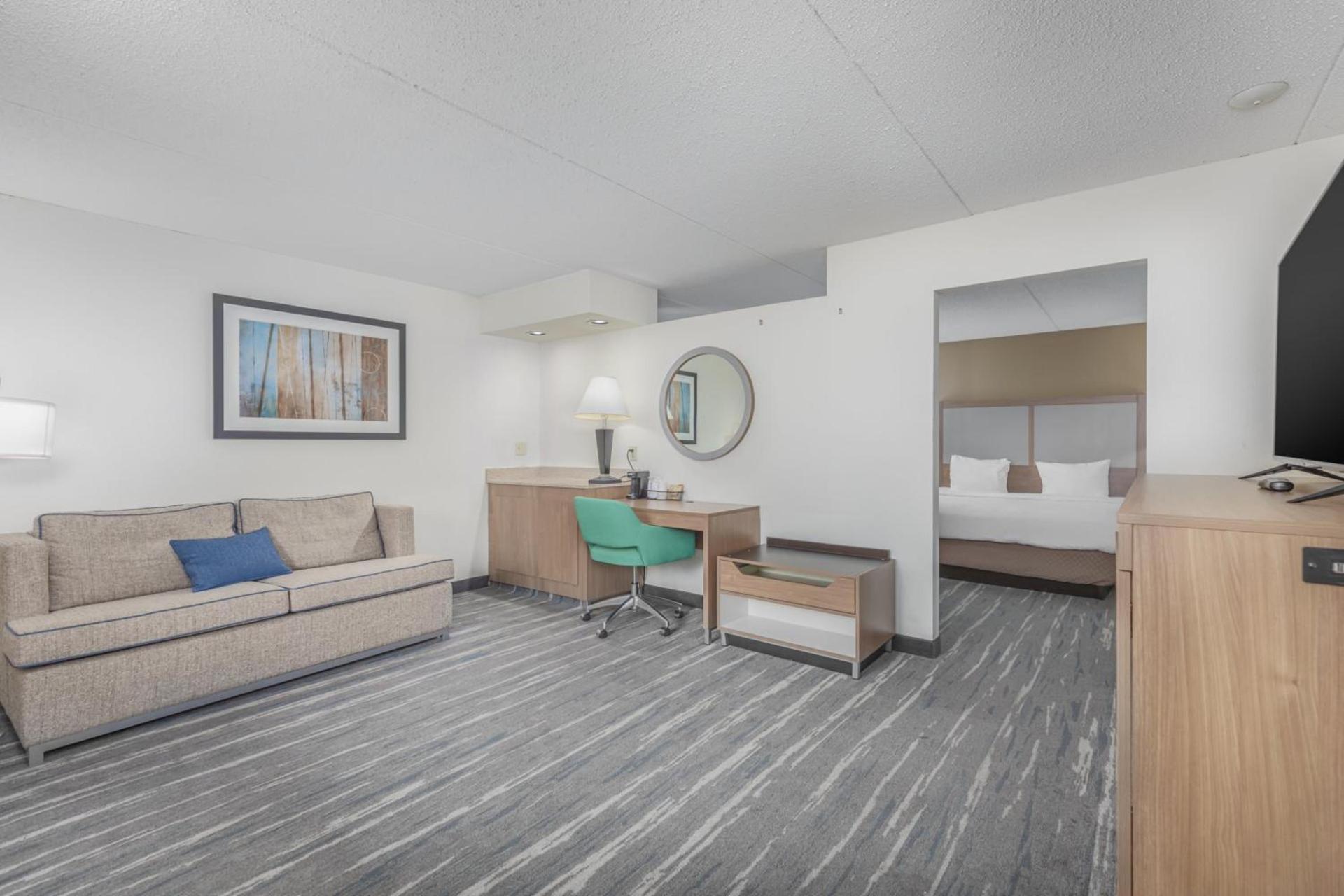 Crossroads Inn & Suites photo 84