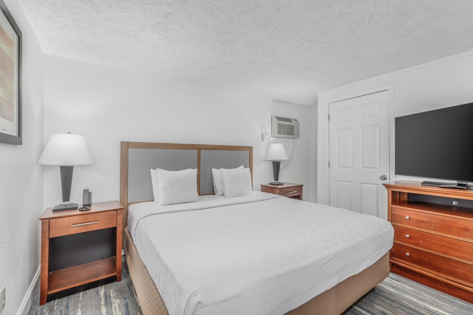 Crossroads Inn & Suites photo 92