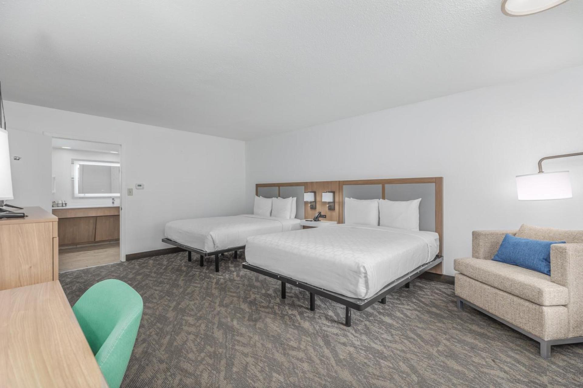 Crossroads Inn & Suites photo 94