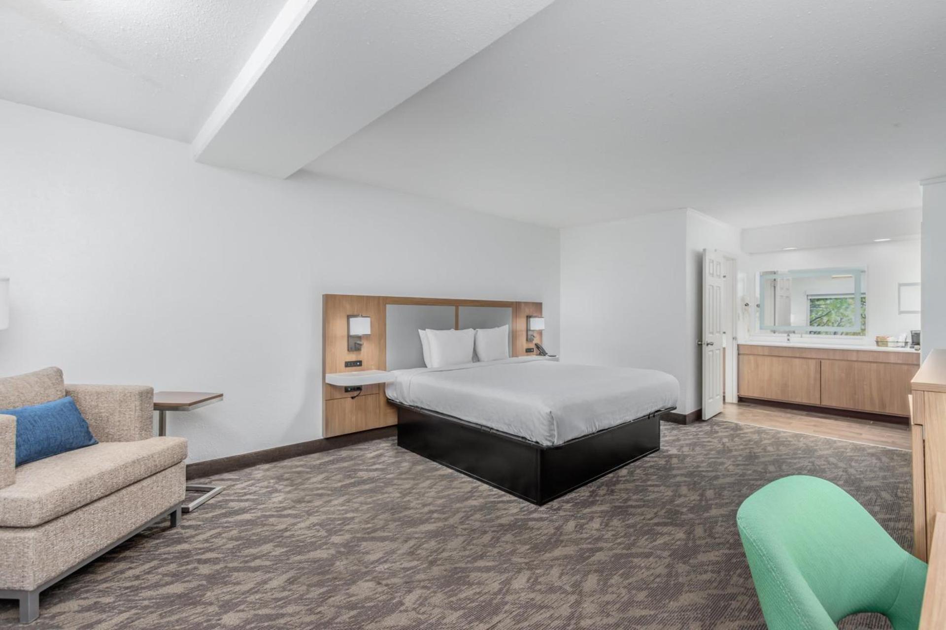 Crossroads Inn & Suites photo 98