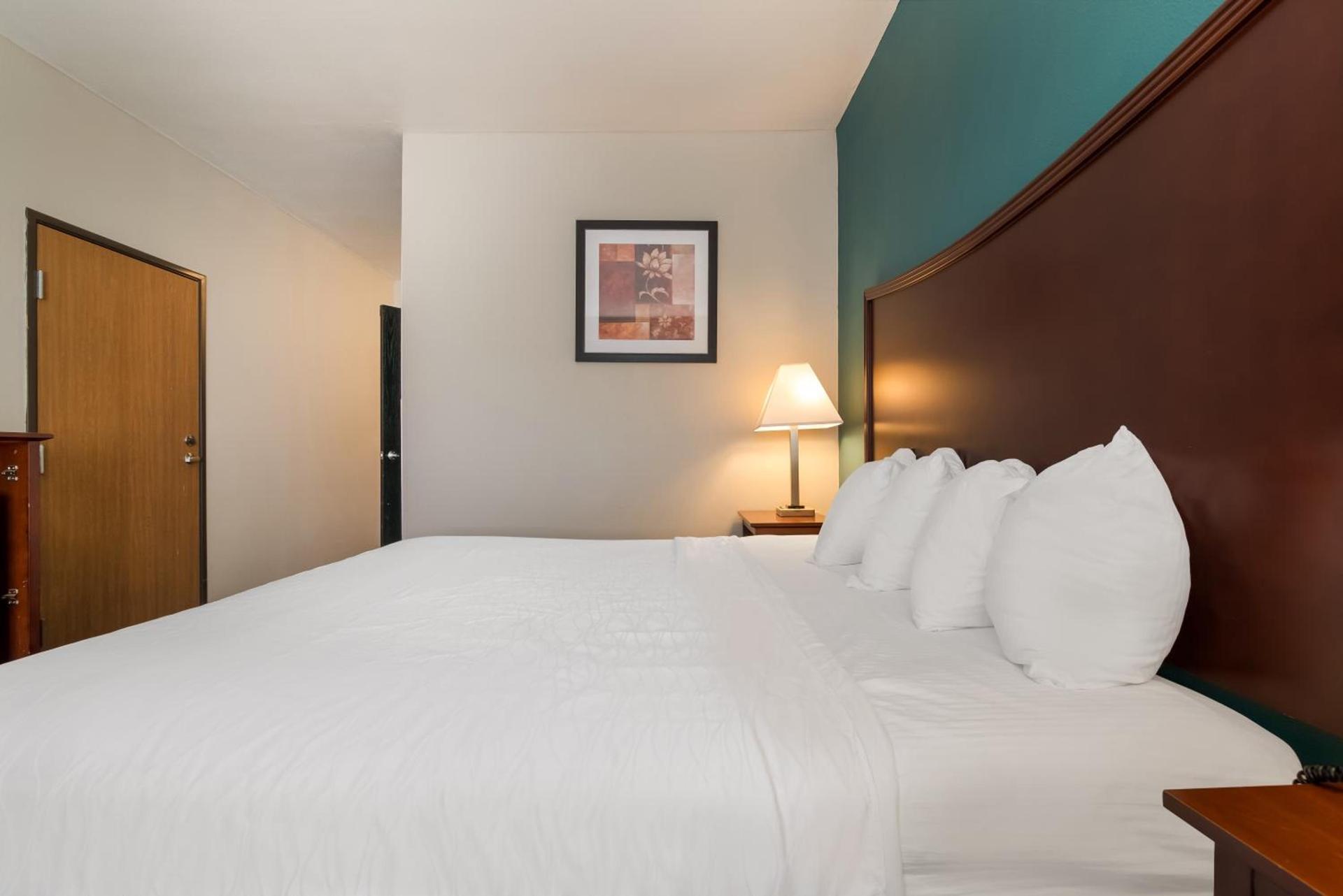 SureStay Plus Hotel by Best Western Topeka photo 16