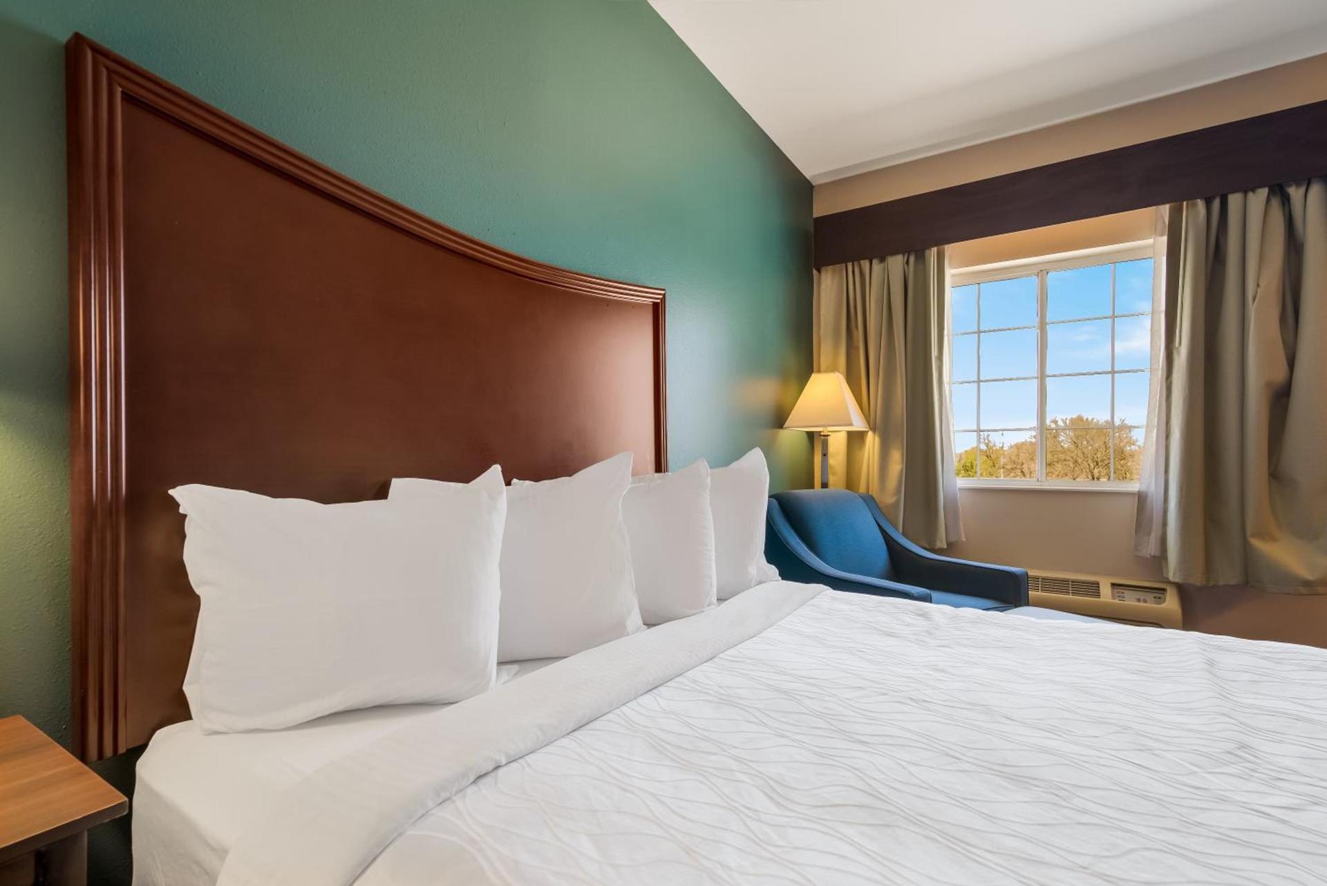 SureStay Plus Hotel by Best Western Topeka photo 17