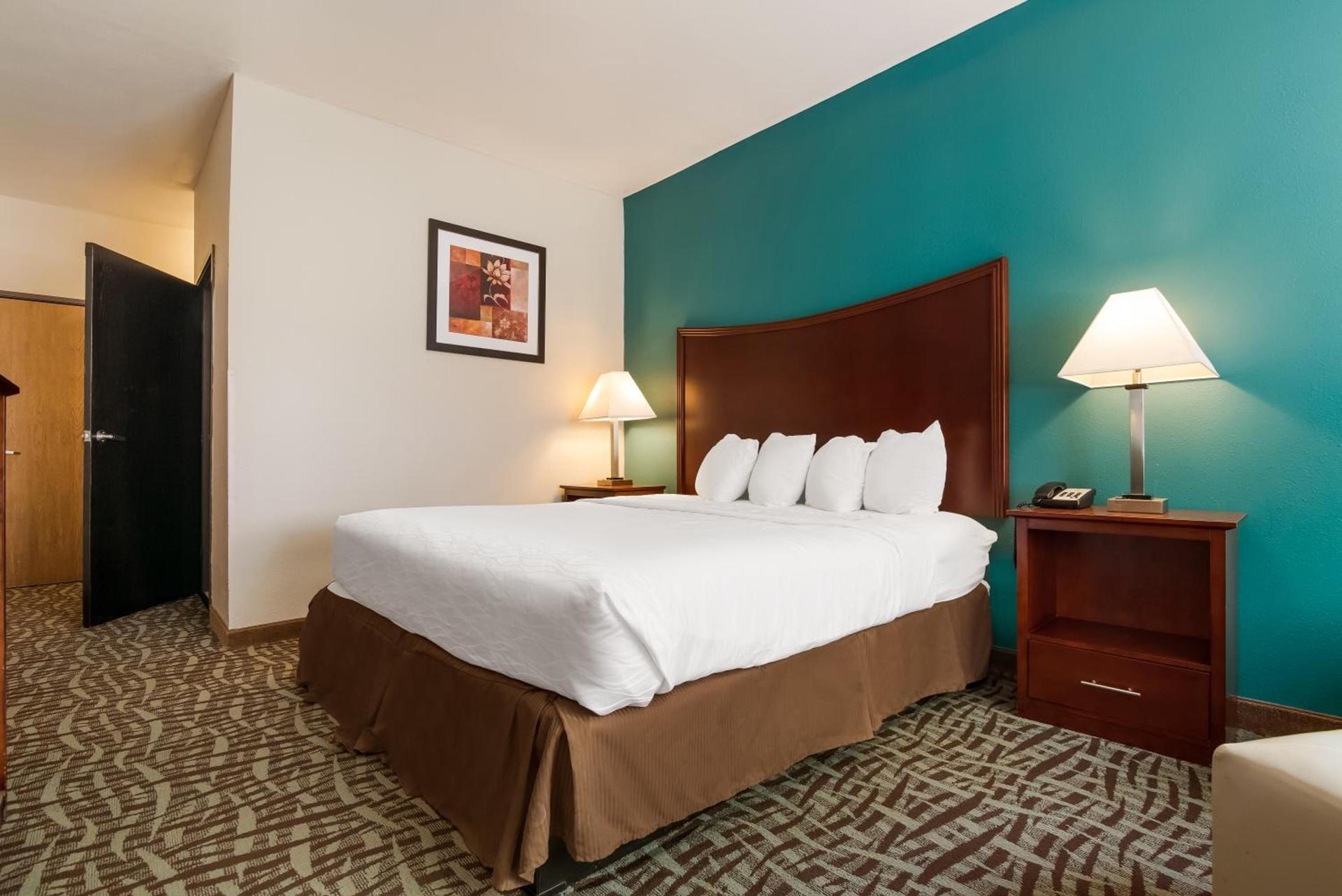 SureStay Plus Hotel by Best Western Topeka photo 32