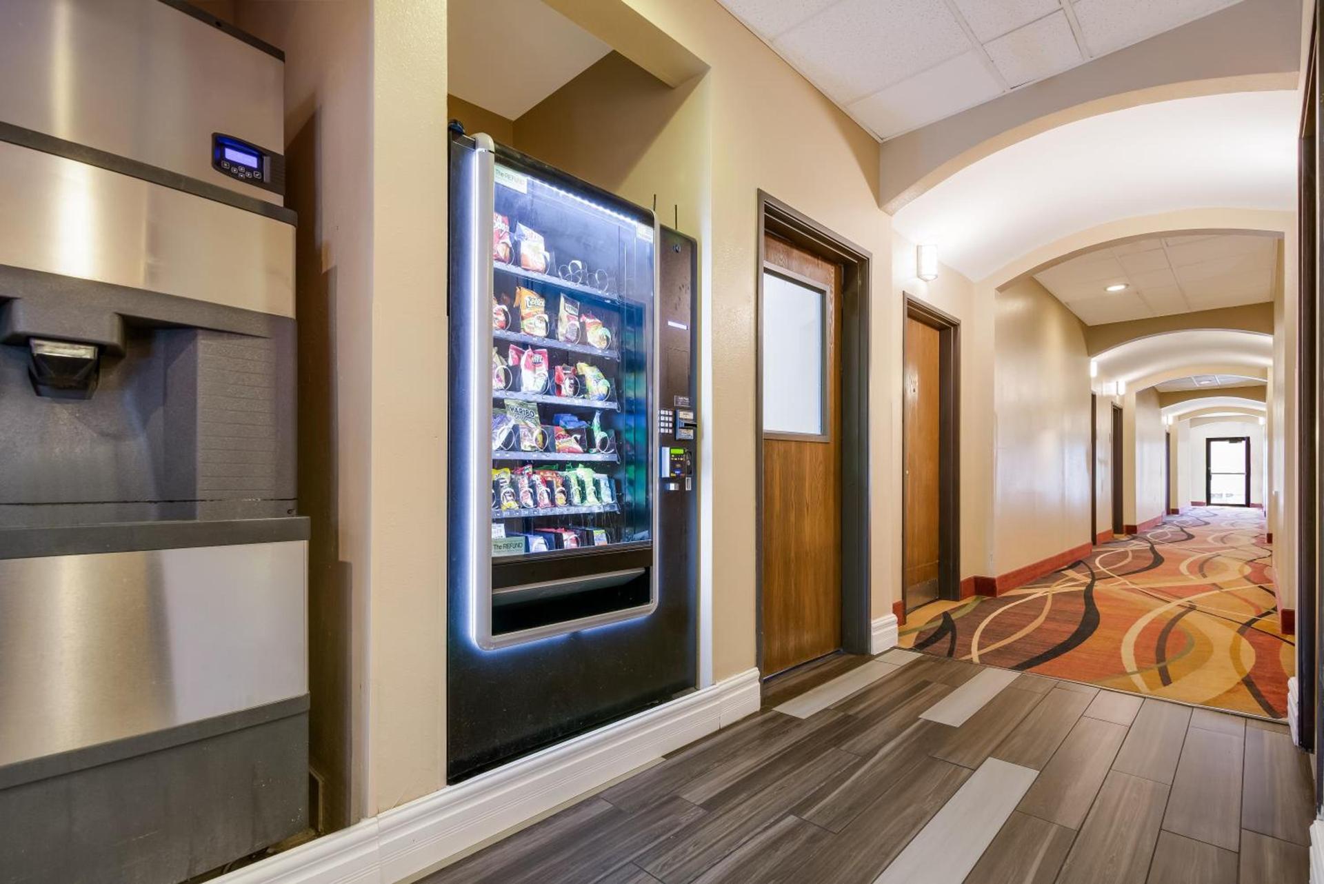 SureStay Plus Hotel by Best Western Topeka photo 33