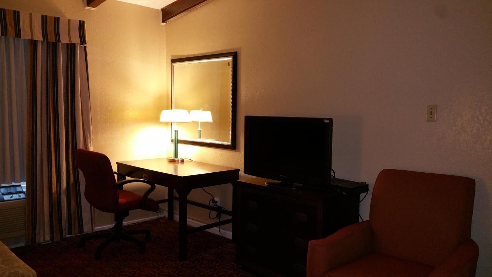 Executive Inn and Suites Waxahachie photo 2